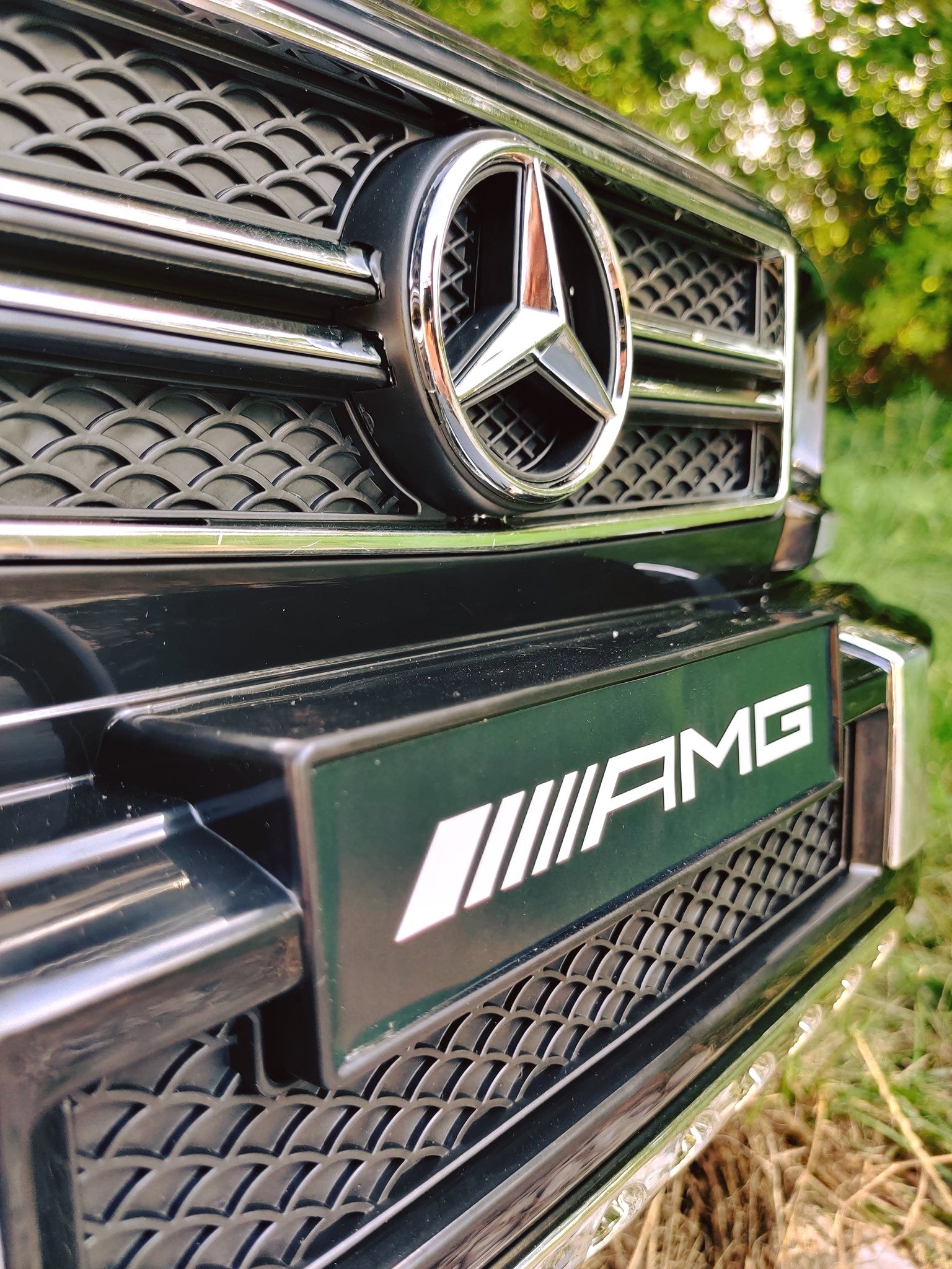 Elektro-Spielzeugauto Mercedes-Benz G63 6X6, LCD-Bildschirm, Bodenleuchten, 2,4 GHz, 12V/14AH, Abnehmbare Batterie, 4 X MOTOR, Fernbedienung, Doppelsofa, EVA Räder, Servomotor, Zwei Pedale, schwarz Lackiert, Einsitzer