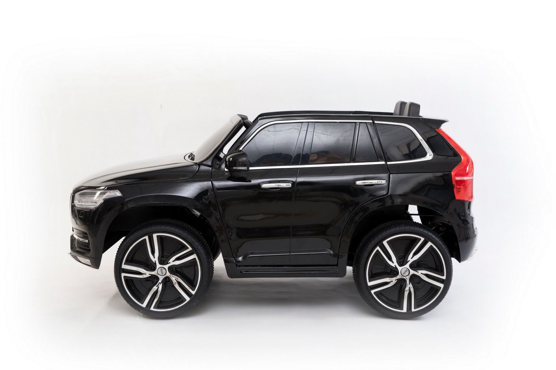 Kinder-Elektroauto Volvo XC90, schwarz, doppelter Ledersitz, MP3-Player mit USB-Eingang, öffnende Türen und Motorhaube, 12V 10Ah Batterie, EVA-Räder, gefederte Achsen, 2,4-GHz-Fernbedienung, Lizenziert