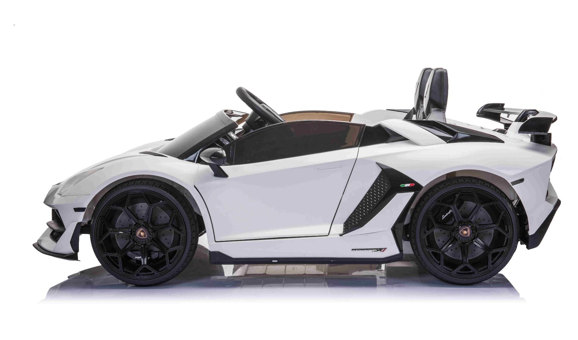 Elektroauto für Kinder Lamborghini Aventador 12V für zwei Benutzer, weiss, vertikal öffnende Türen, 2 x 12V Motor, 12V Batterie, 2,4 GHz Fernbedienung, weiche EVA-Räder, Federung, Sanftanlauf, MP3-Player mit USB, Original lizenziert