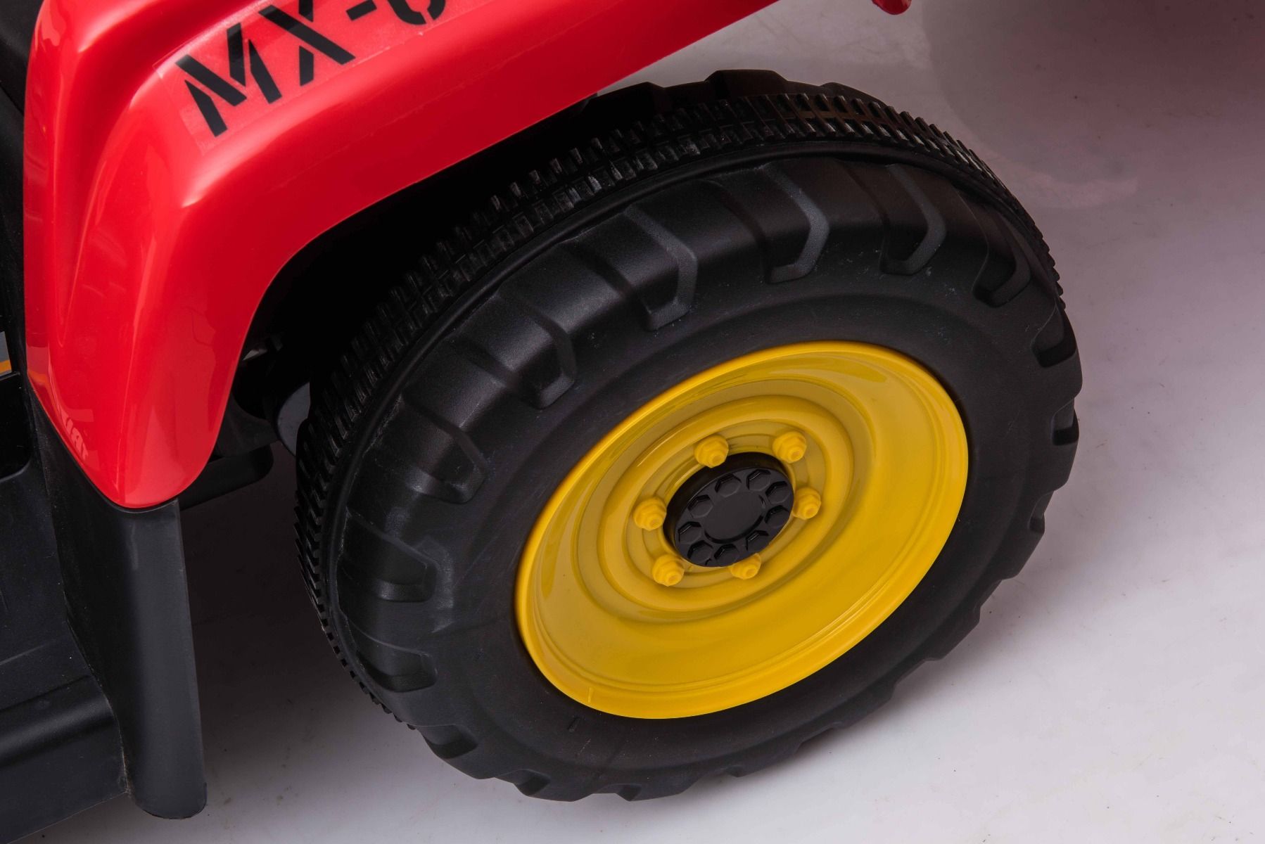 Kinder Elektroauto Traktor WORKERS mit Anhänger, Rot, Hinterradantrieb, 12-V-Batterie, Rädern, breitem Sitz, 2,4-GHz-Fernbedienung, MP3-Player und SD-Eingang, LED-Leuchten