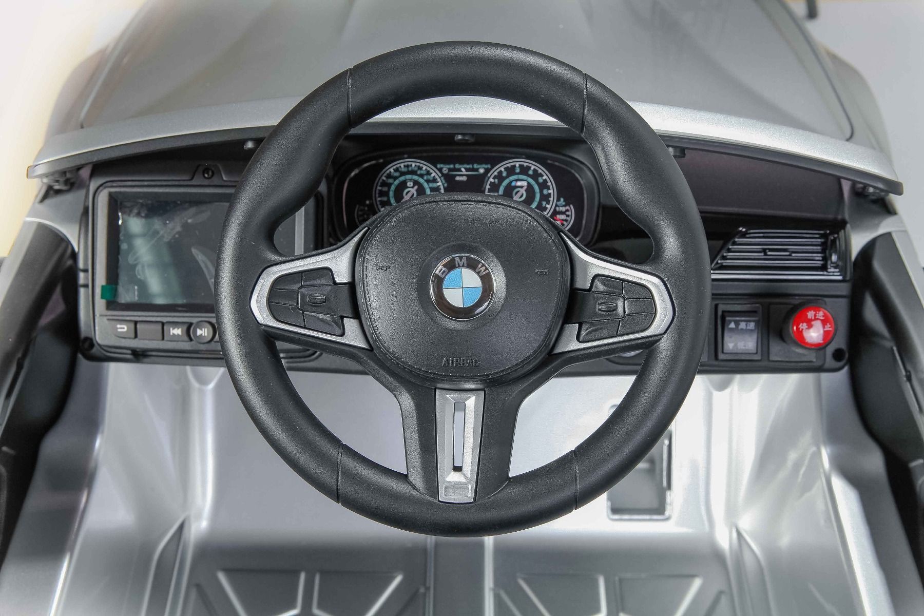 Kinder-Elektroauto BMW M5, metallisch lackiert, Originallizenz, 24V Batterie, mit öffnenden Türen, 2,4-GHz-Fernbedienung, weiche EVA-Räder, LED-Leuchten, Sanftanlauf, MP3-Player mit USB-Eingang