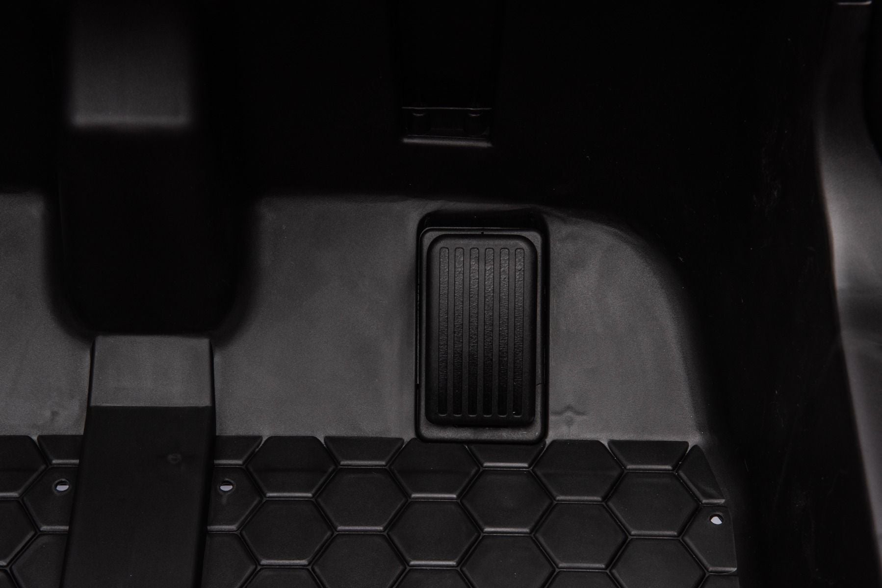 Elektrisches Aufsitzauto UTV Small 12V, schwarz, Hinterradantrieb, 12V Batterie, Kunststoffräder, Breiter Doppelsitz für nur ein Kind, 2,4 GHz Fernbedienung, MP3-Player mit USB/SD-Eingang, LED-Leuchten