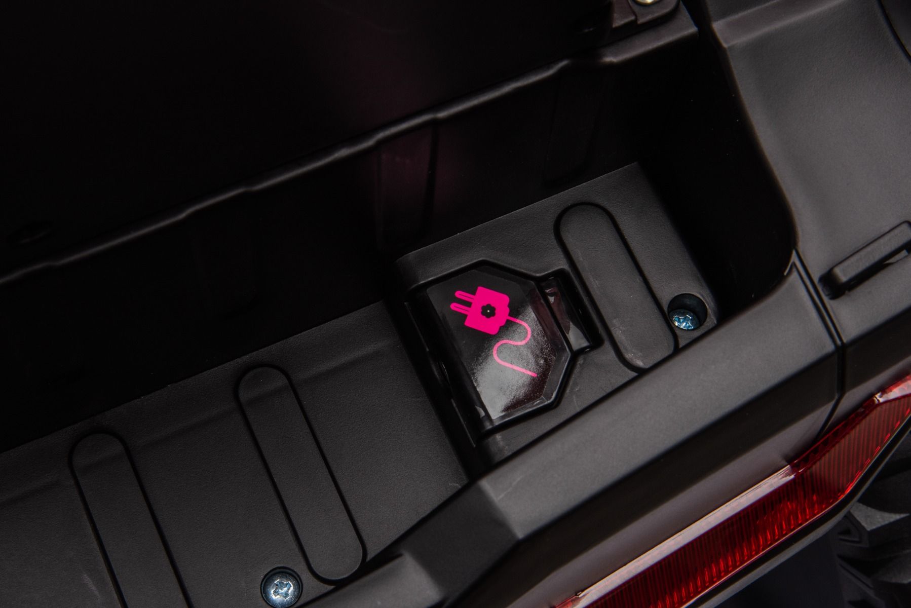 Elektrisches Aufsitzauto UTV Small 12V, schwarz, Hinterradantrieb, 12V Batterie, Kunststoffräder, Breiter Doppelsitz für nur ein Kind, 2,4 GHz Fernbedienung, MP3-Player mit USB/SD-Eingang, LED-Leuchten