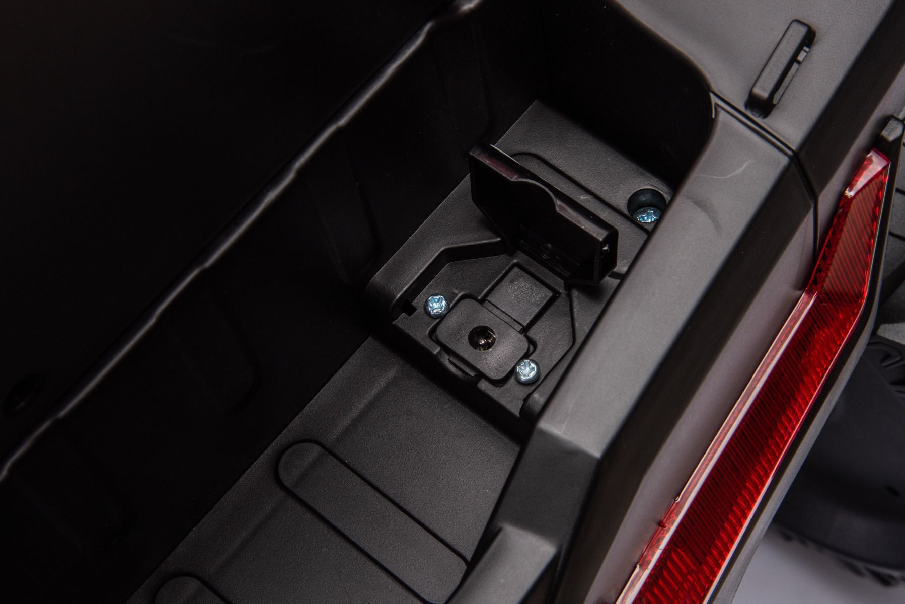 Elektrisches Aufsitzauto UTV Small 12V, schwarz, Hinterradantrieb, 12V Batterie, Kunststoffräder, Breiter Doppelsitz für nur ein Kind, 2,4 GHz Fernbedienung, MP3-Player mit USB/SD-Eingang, LED-Leuchten