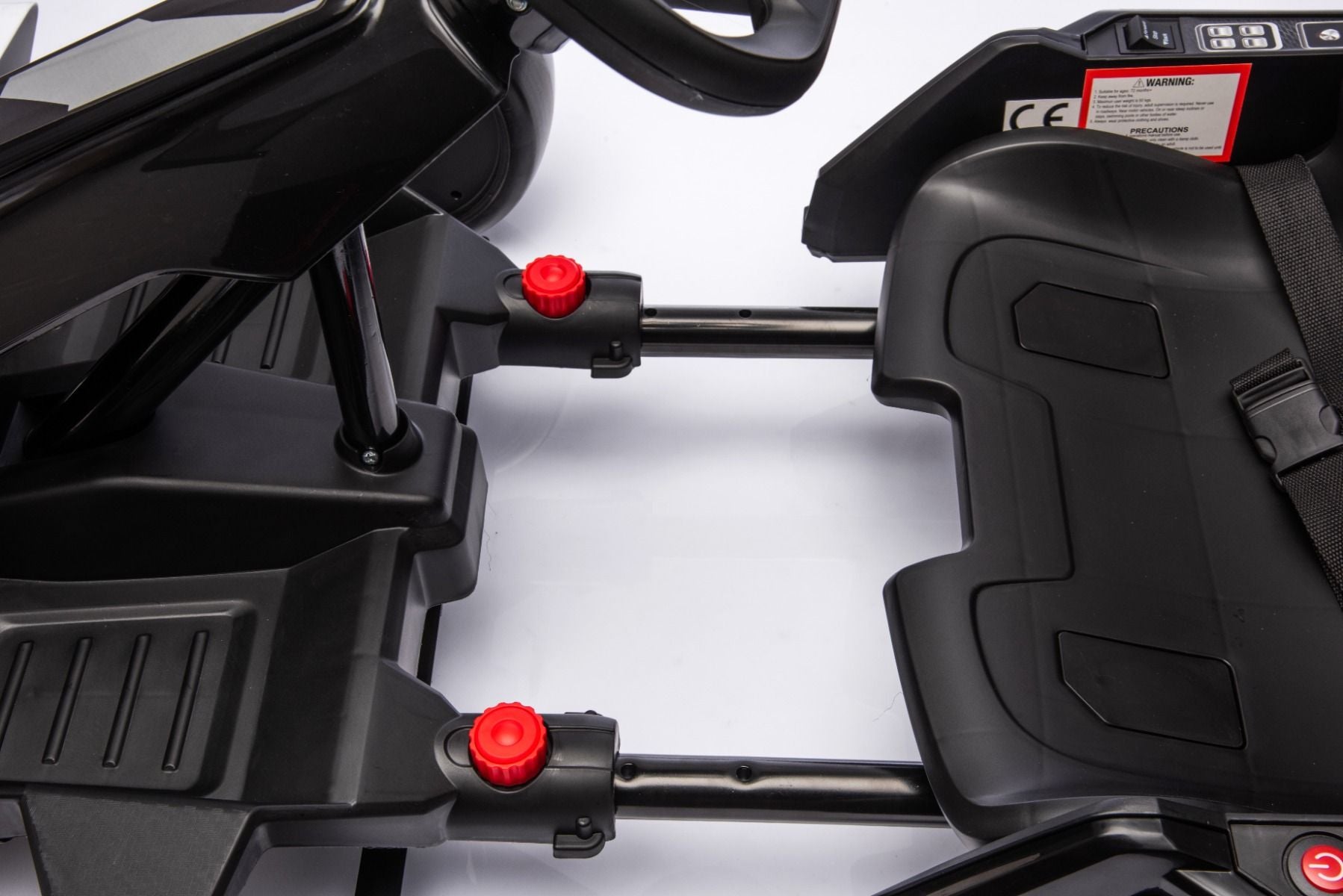 Lizenziertes Aufsitz-Driftkart AUDI 24 V, rot, LED-Beleuchtung, 2 x 150 W Motor, Driftmodus mit einer Geschwindigkeit von 12 km/h, 24 V Batterie, solide Stahlkonstruktion, verstellbarer Sitz, MP3-Player