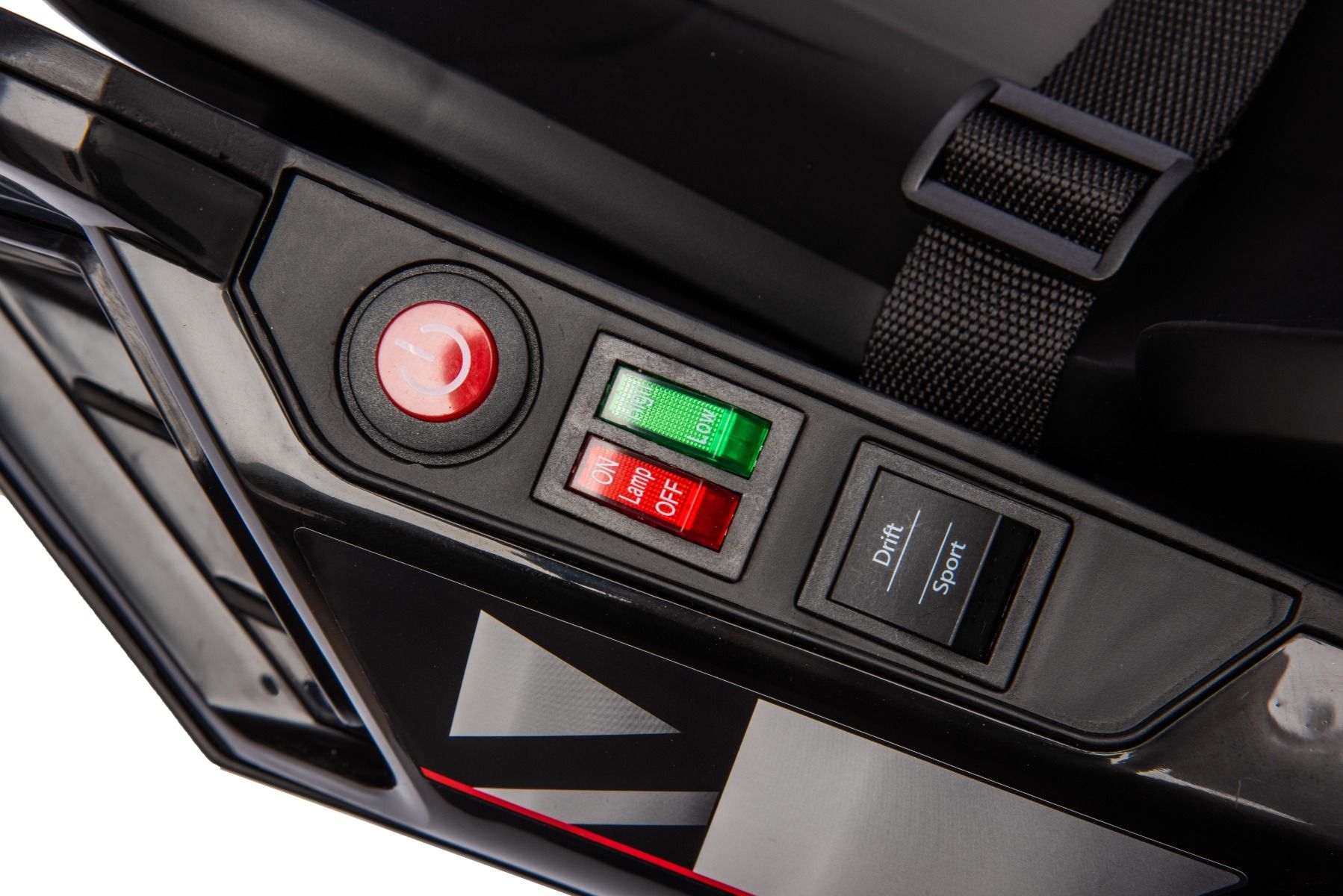 Lizenziertes Aufsitz-Driftkart AUDI 24 V, rot, LED-Beleuchtung, 2 x 150 W Motor, Driftmodus mit einer Geschwindigkeit von 12 km/h, 24 V Batterie, solide Stahlkonstruktion, verstellbarer Sitz, MP3-Player