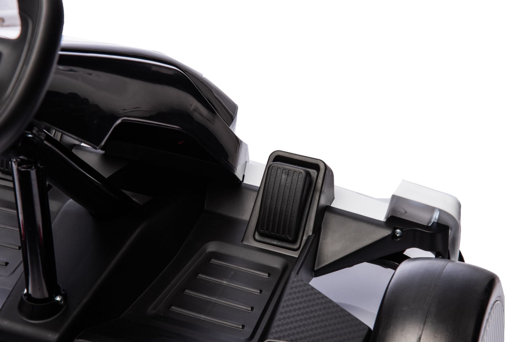 Lizenziertes Aufsitz-Driftkart AUDI 24 V, weiß, LED-Beleuchtung, 2 x 150 W Motor, Driftmodus mit einer Geschwindigkeit von 12 km/h, 24 V Batterie, solide Stahlkonstruktion, verstellbarer Sitz, MP3-Player