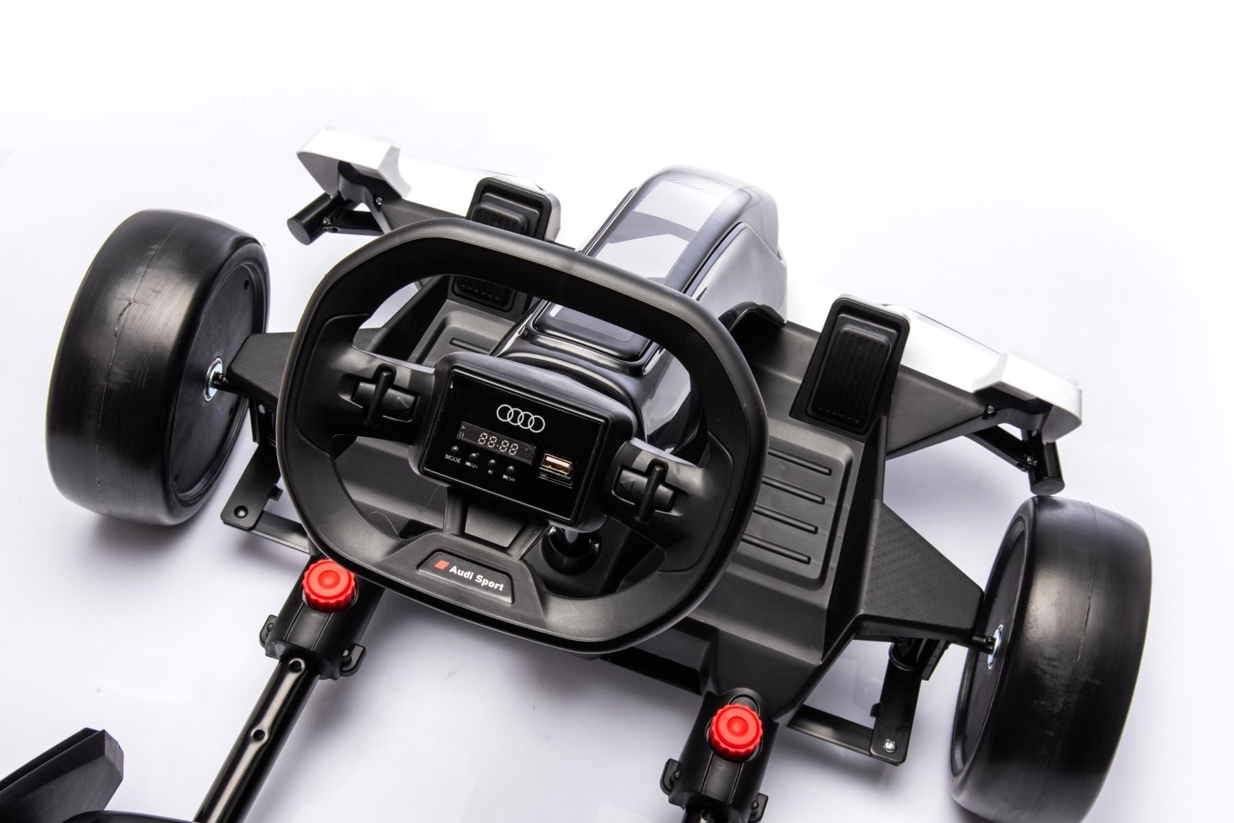 Lizenziertes Aufsitz-Driftkart AUDI 24 V, weiß, LED-Beleuchtung, 2 x 150 W Motor, Driftmodus mit einer Geschwindigkeit von 12 km/h, 24 V Batterie, solide Stahlkonstruktion, verstellbarer Sitz, MP3-Player