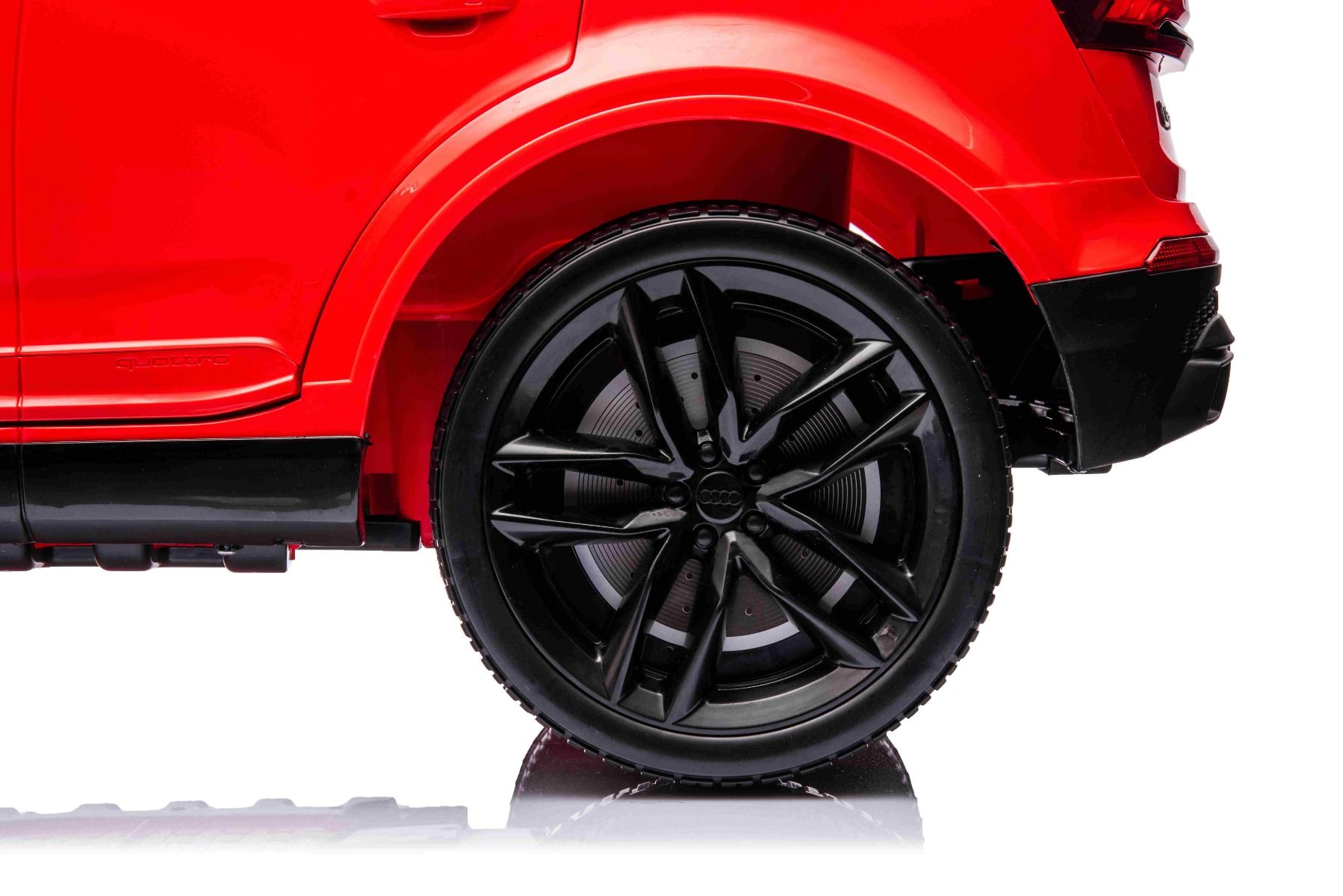 Elektro-Rutschauto Audi Q7 rot, Einsitzer, Einzelradaufhängung, 12-V-Batterie, Fernbedienung, 2 x 35-W-Motor, LED-Leuchten, MP3-Player mit USB/AUX-Eingang, lizenziert