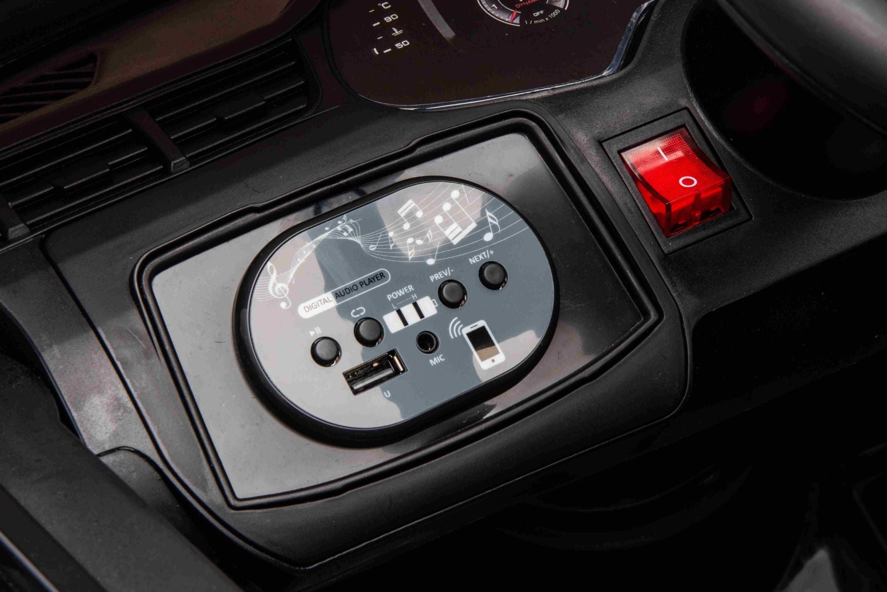 Elektro-Rutschauto Audi Q7 schwarz, Einsitzer, Einzelradaufhängung, 12-V-Batterie, Fernbedienung, 2 x 35-W-Motor, LED-Leuchten, MP3-Player mit USB/AUX-Eingang, lizenziert