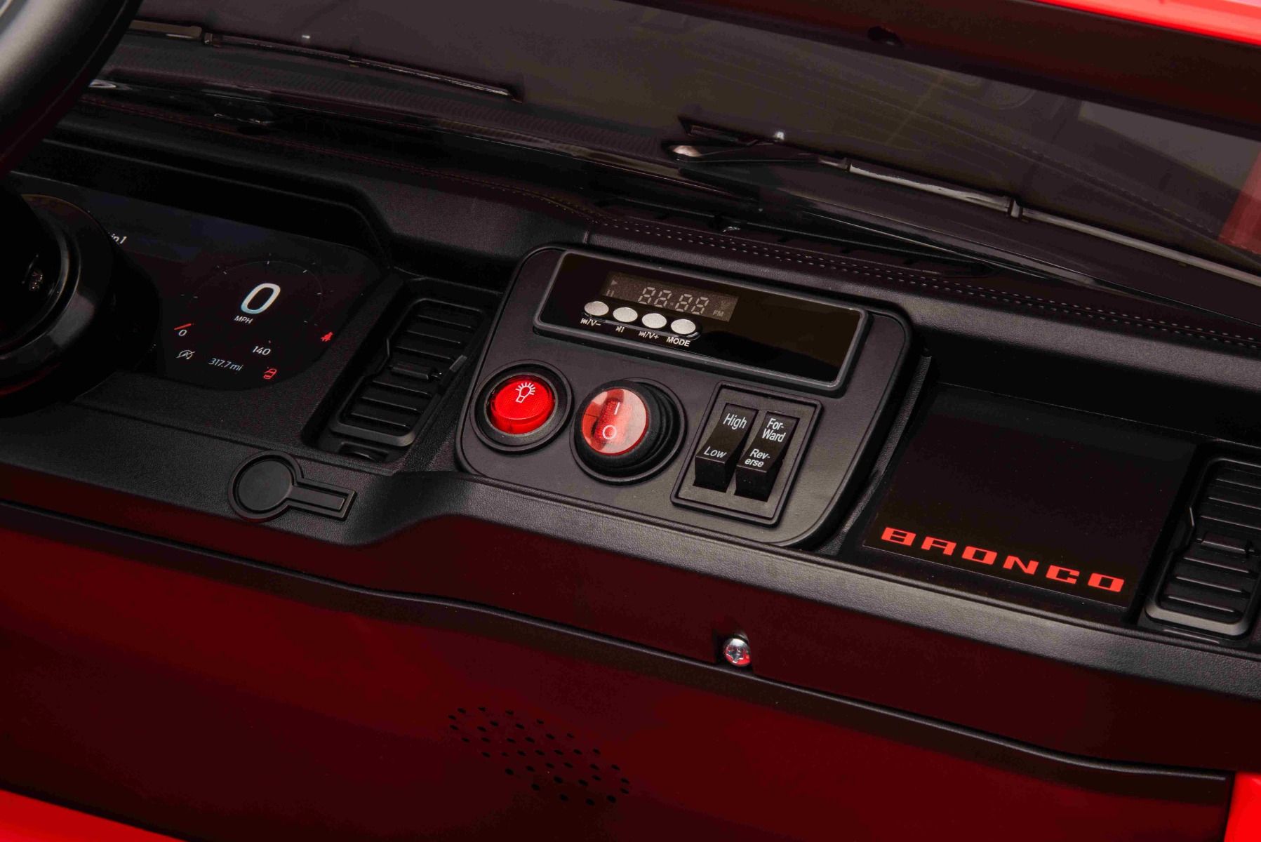 Ford Bronco XL Elektro-Kinderauto mit Hinterradantrieb, lizenziert (Zweisitzer), RosaWeiß, Lithiumbatterie, hohe Federung, zwei Sitze, gefederte Hinterachse, 2,4-GHz-Fernbedienung, MP3-Player mit USB-Eingang, LED-Leuchten