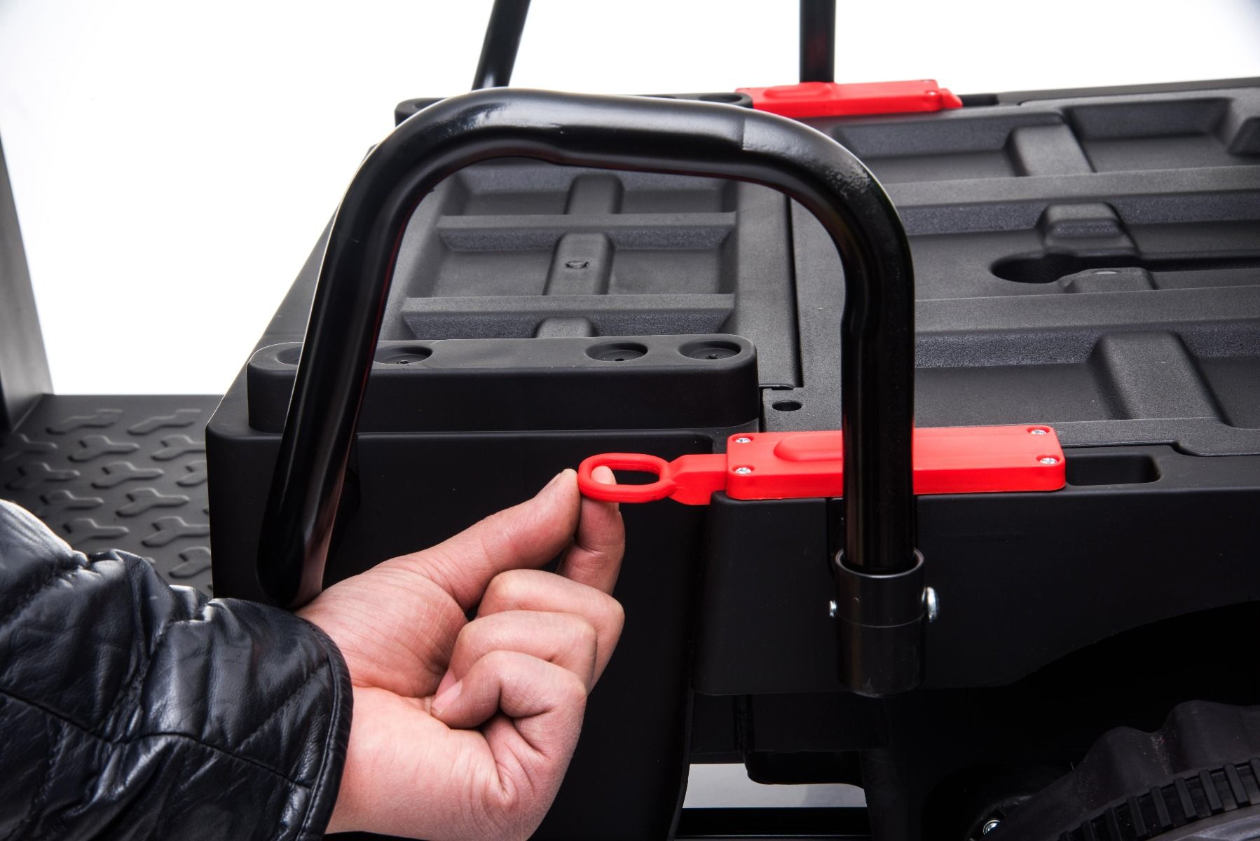 Farm Elektroauto Kinder RIDER 4X4 mit Vierradantrieb, 2x12V Batterie, EVA-Räder, Federachsen, 2,4 GHz Fernbedienung, Zweisitzer, MP3-Player mit USB/SD-Eingang, Bluetooth