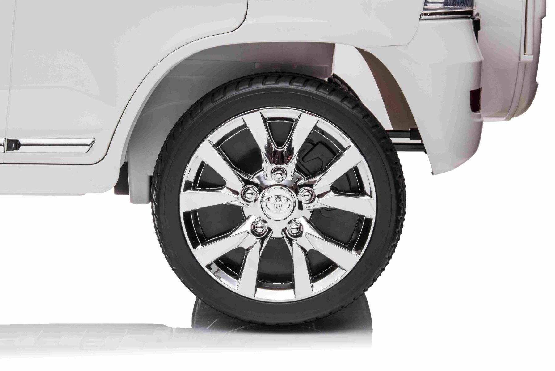 Kinder-Elektroauto Toyota Landcruiser 12V, WEISS, Kunstledersitz, 12V/7AH-Akku, Öffnende Türen, 2 x 35W-Motor, 2.4GHz-Fernbedienung, weiche EVA-Räder, Federung, Sanftanlauf, MP3-Player mit USB-/AUX-Eingang, lizenziert