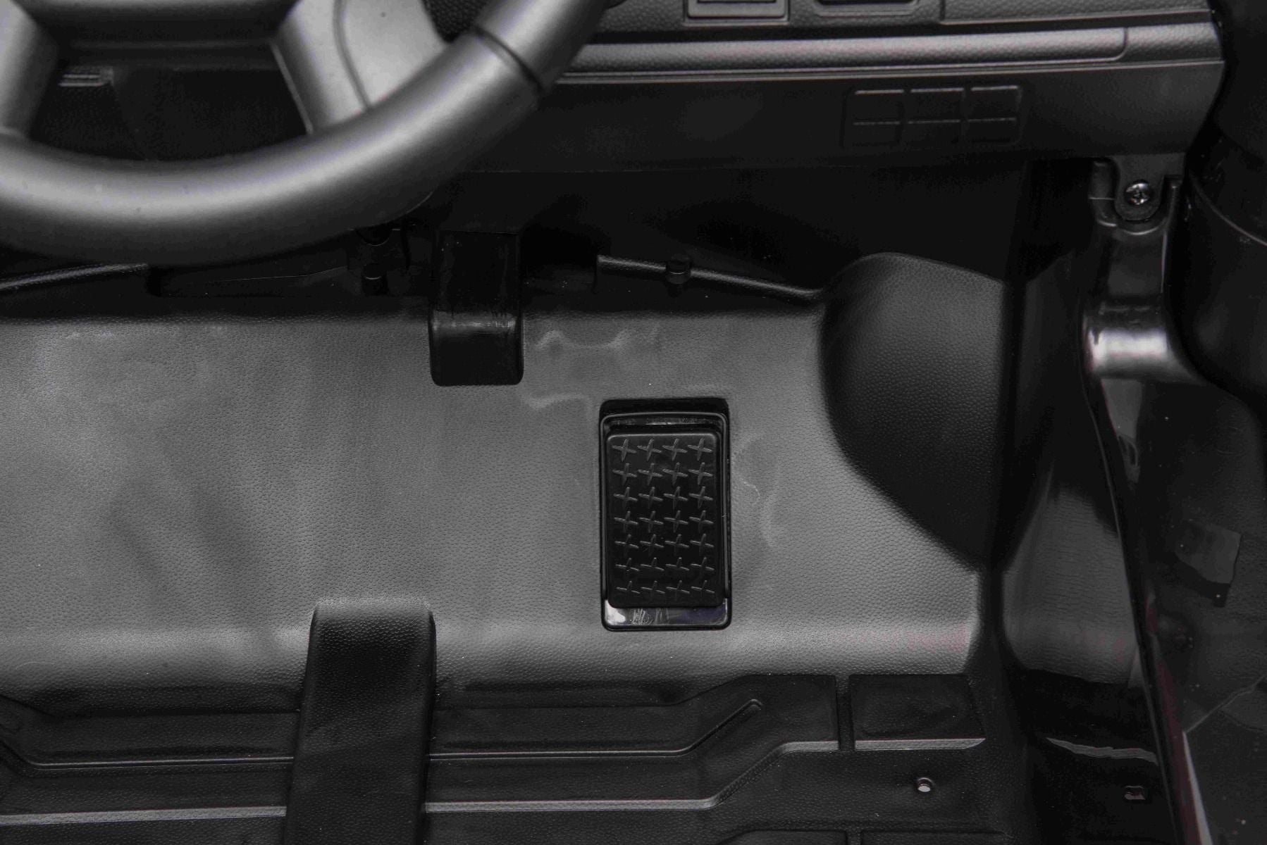 Kinder-Elektroauto Toyota Landcruiser 12V, SCHWARZ, Kunstledersitz, 12V/7AH-Akku, Öffnende Türen, 2 x 35W-Motor, 2.4GHz-Fernbedienung, weiche EVA-Räder, Federung, Sanftanlauf, MP3-Player mit USB-/AUX-Eingang, lizenziert