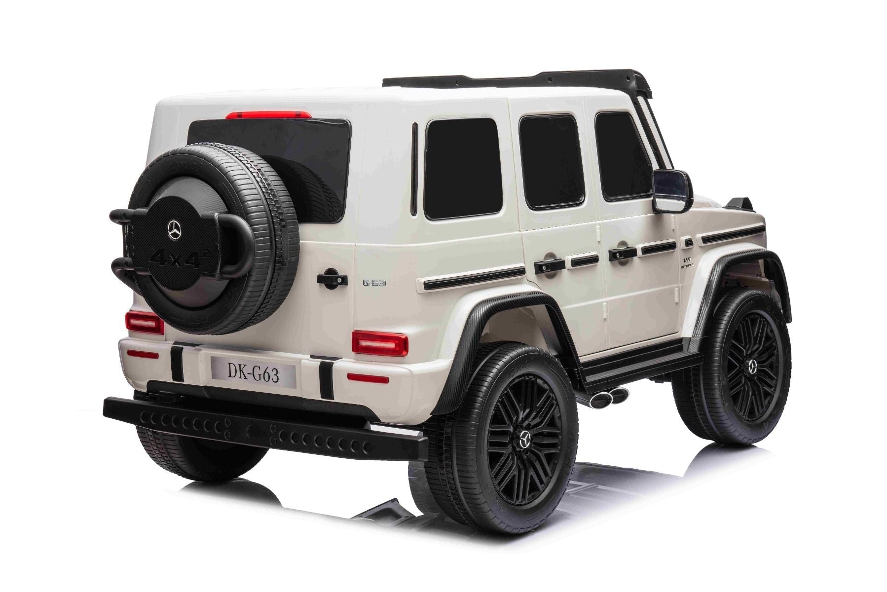 Elektro-Kinderauto Mercedes-Benz G63 AMG 4x4² Zweisitzer 12V, Weiß, MP3-Player mit USB/AUX-Eingang, 4x4-Antrieb, Batterie 12V14Ah, gefederte EVA-Räder, Kunstledersitze, Fernbedienung, Lizenziert