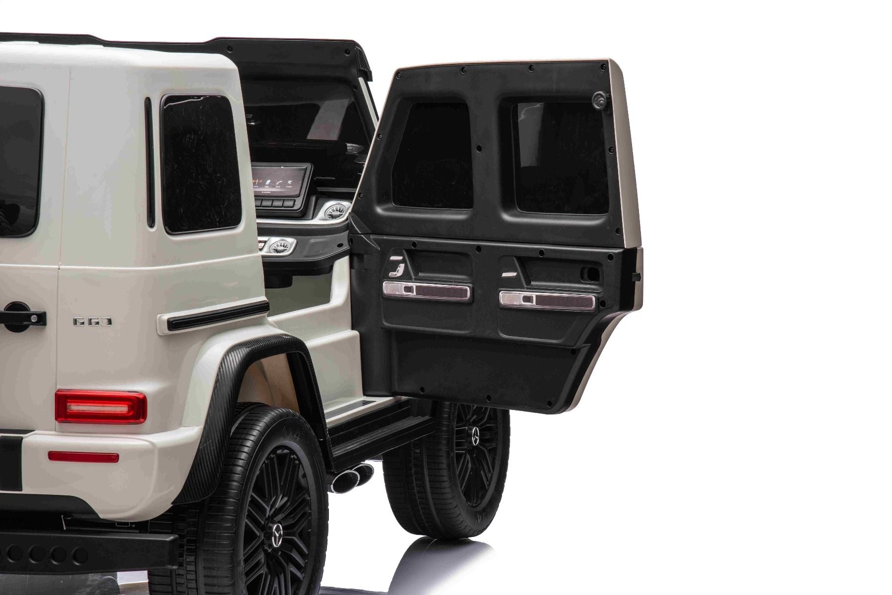 Elektro-Kinderauto Mercedes-Benz G63 AMG 4x4² Zweisitzer 12V, Weiß, MP3-Player mit USB/AUX-Eingang, 4x4-Antrieb, Batterie 12V14Ah, gefederte EVA-Räder, Kunstledersitze, Fernbedienung, Lizenziert