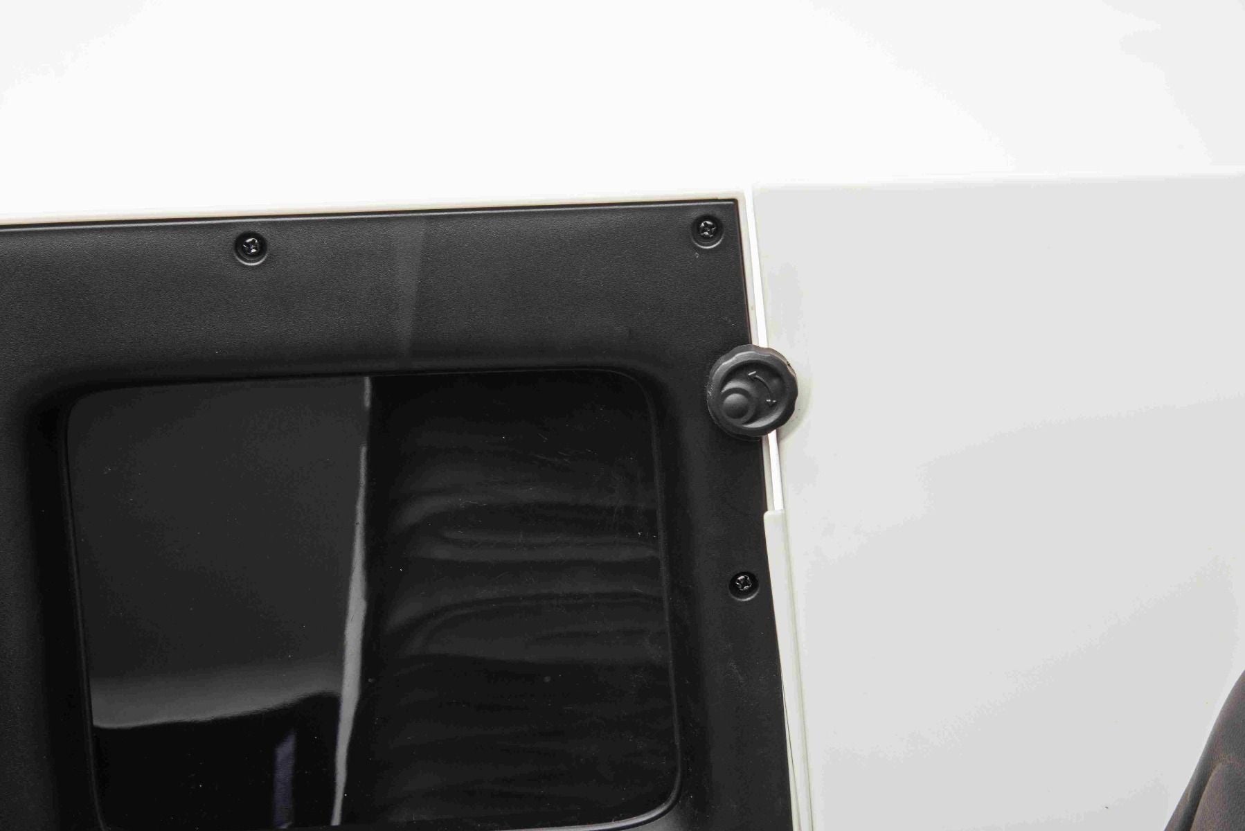 Elektro-Kinderauto Mercedes-Benz G63 AMG 4x4² Zweisitzer 12V, Weiß, MP3-Player mit USB/AUX-Eingang, 4x4-Antrieb, Batterie 12V14Ah, gefederte EVA-Räder, Kunstledersitze, Fernbedienung, Lizenziert