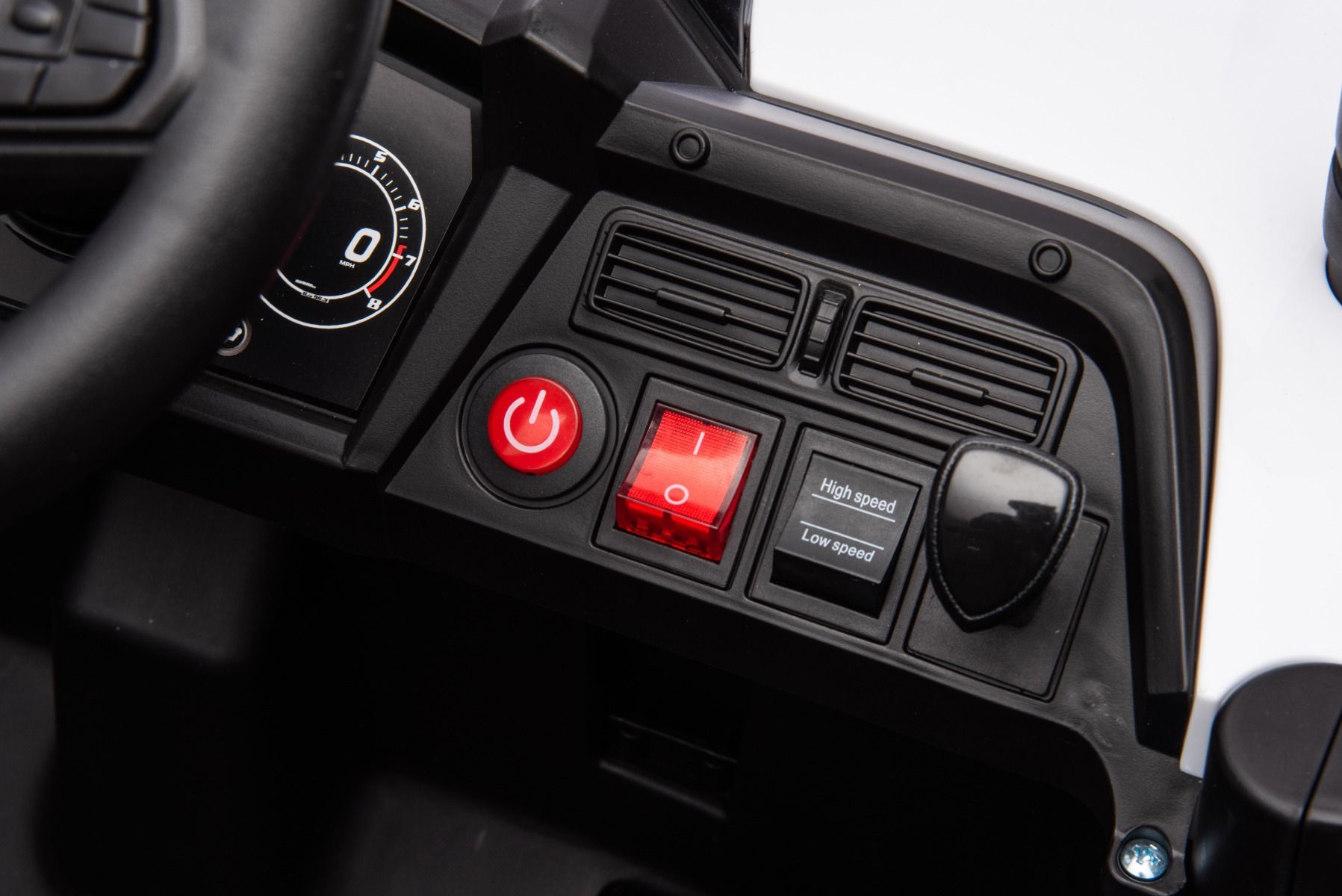 Elektrisches Aufsitzauto UTV Small 12V, weiß, Hinterradantrieb, 12V Batterie, Kunststoffräder, Breiter Doppelsitz für nur ein Kind, 2,4 GHz Fernbedienung, MP3-Player mit USB/SD-Eingang, LED-Leuchten