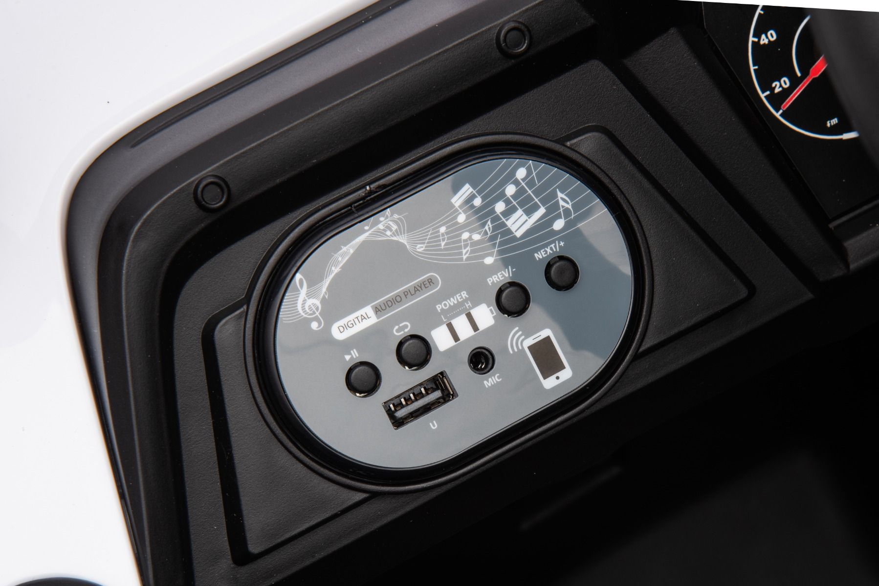 Elektrisches Aufsitzauto UTV Small 12V, weiß, Hinterradantrieb, 12V Batterie, Kunststoffräder, Breiter Doppelsitz für nur ein Kind, 2,4 GHz Fernbedienung, MP3-Player mit USB/SD-Eingang, LED-Leuchten