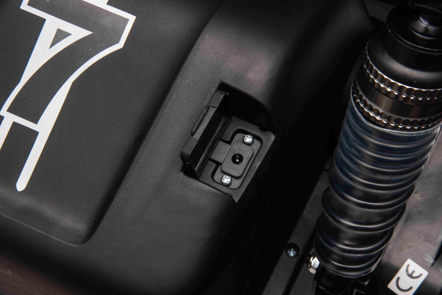 Elektrisches Aufsitz-Sportcart 24V, Grün, weiche EVA-Räder, Kunstledersitz, sanfte Drift-Räder, 2 x 50W Motor, 24V Akku, massive Metallkonstruktion