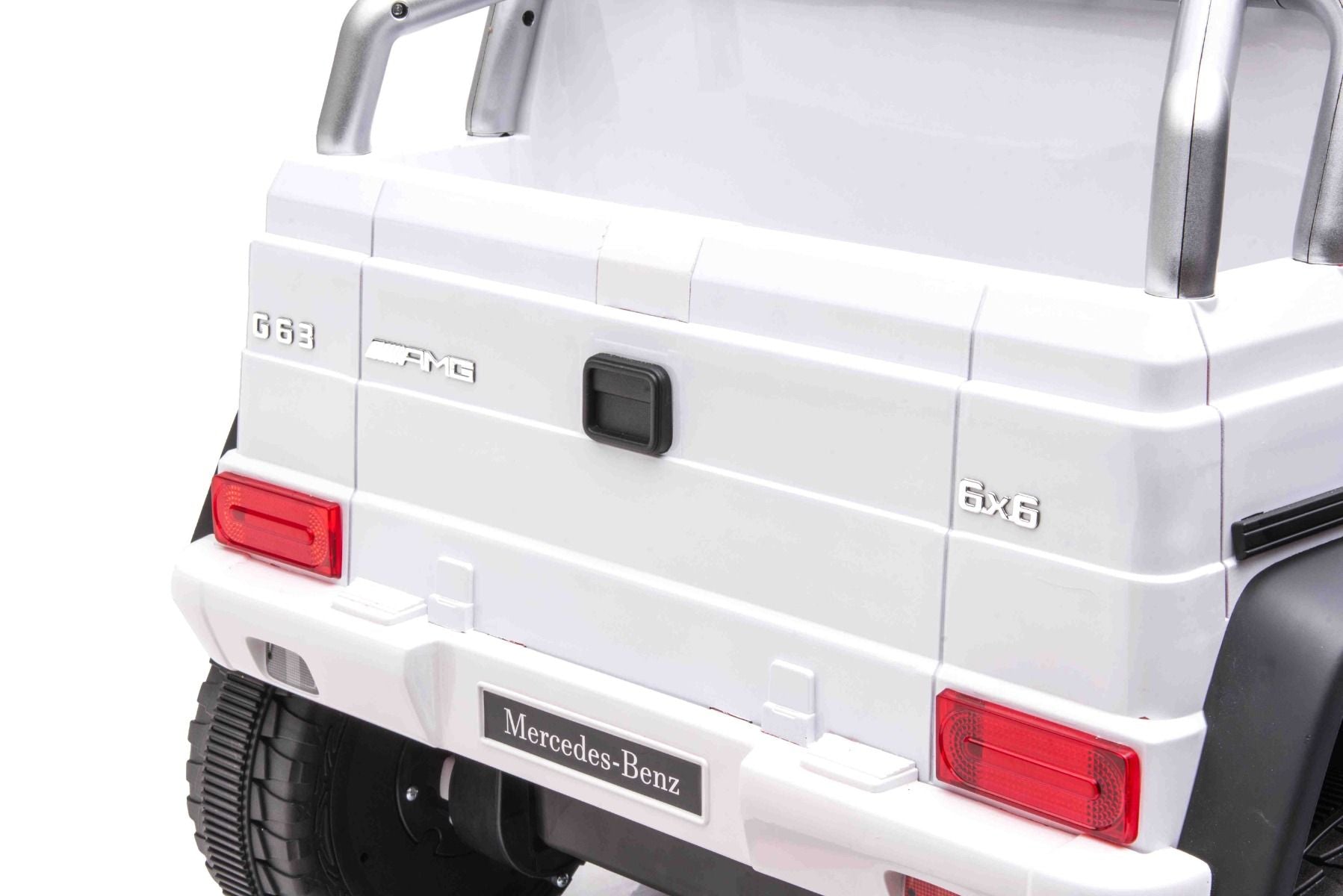 Elektro-Rutschauto Mercedes-Benz G63 AMG 6X6, Einsitzer, Weiß, 6 Räder mit Einzelradaufhängung, Antrieb 2 x 45-W-Motoren, 12V10AH-Batterie, Kunststoffräder und -sitz, Fernbedienung, lizenziert
