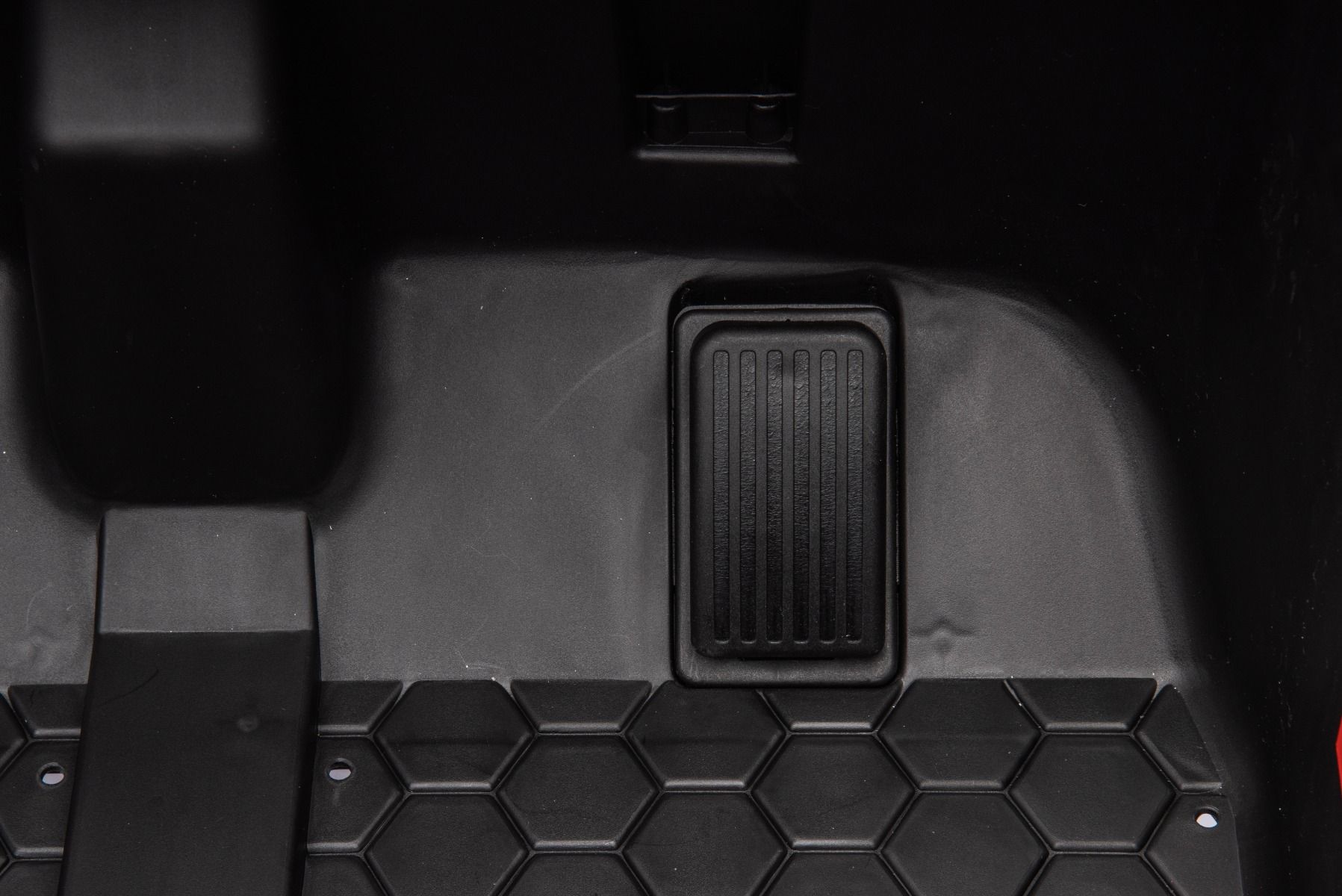 Elektrisches Aufsitzauto UTV Small 12V, rot, Hinterradantrieb, 12V Batterie, Kunststoffräder, Breiter Doppelsitz für nur ein Kind, 2,4 GHz Fernbedienung, MP3-Player mit USB/SD-Eingang, LED-Leuchten