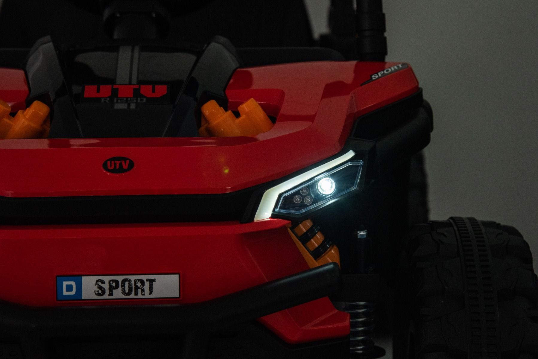 Elektrisches Aufsitzauto UTV Small 12V, rot, Hinterradantrieb, 12V Batterie, Kunststoffräder, Breiter Doppelsitz für nur ein Kind, 2,4 GHz Fernbedienung, MP3-Player mit USB/SD-Eingang, LED-Leuchten