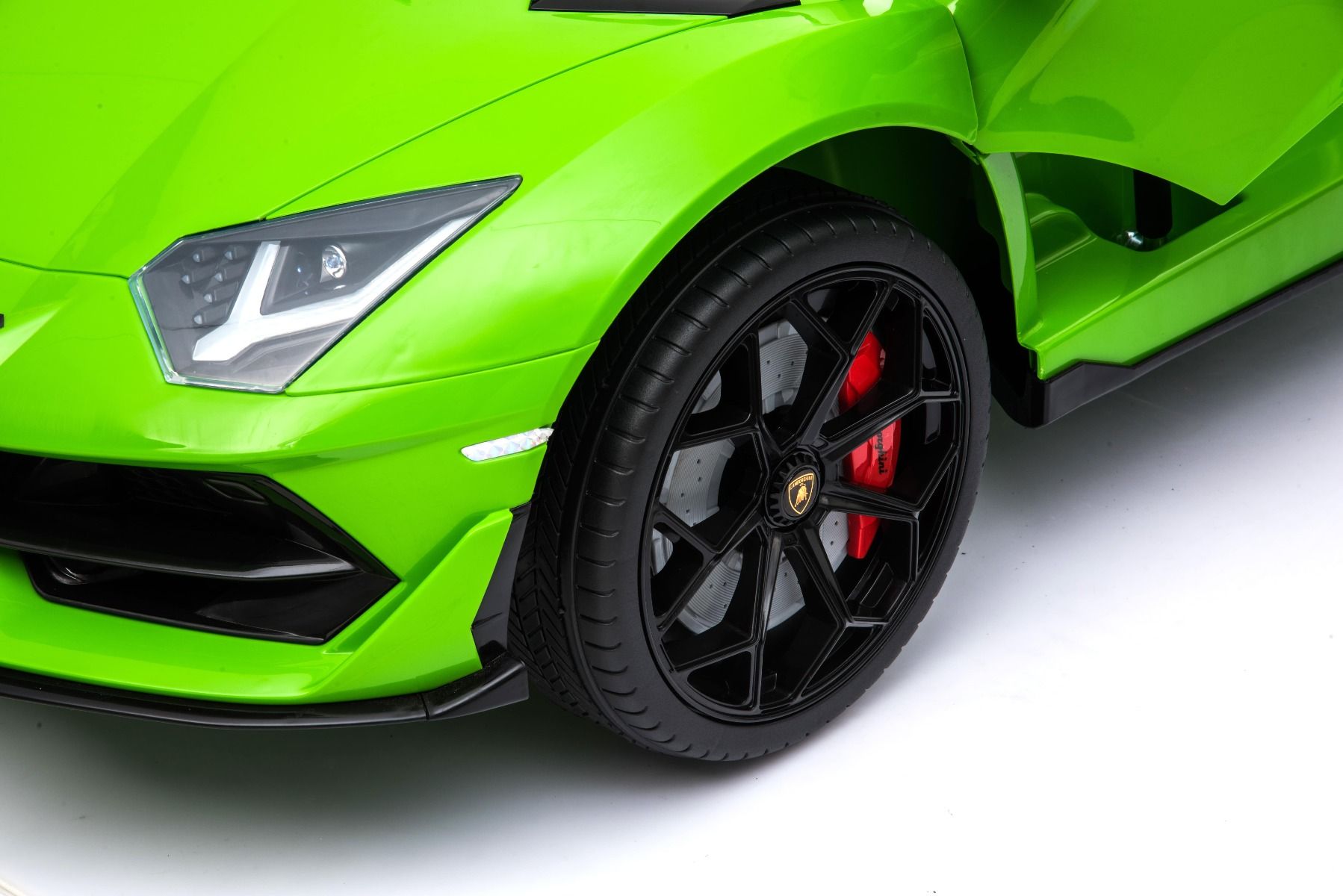 Elektroauto für Kinder Lamborghini Aventador 12V für zwei Benutzer, grün, vertikal öffnende Türen, 2 x 12V Motor, 12V Batterie, 2,4 GHz Fernbedienung, weiche EVA-Räder, Federung, Sanftanlauf, MP3-Player mit USB, Original lizenziert