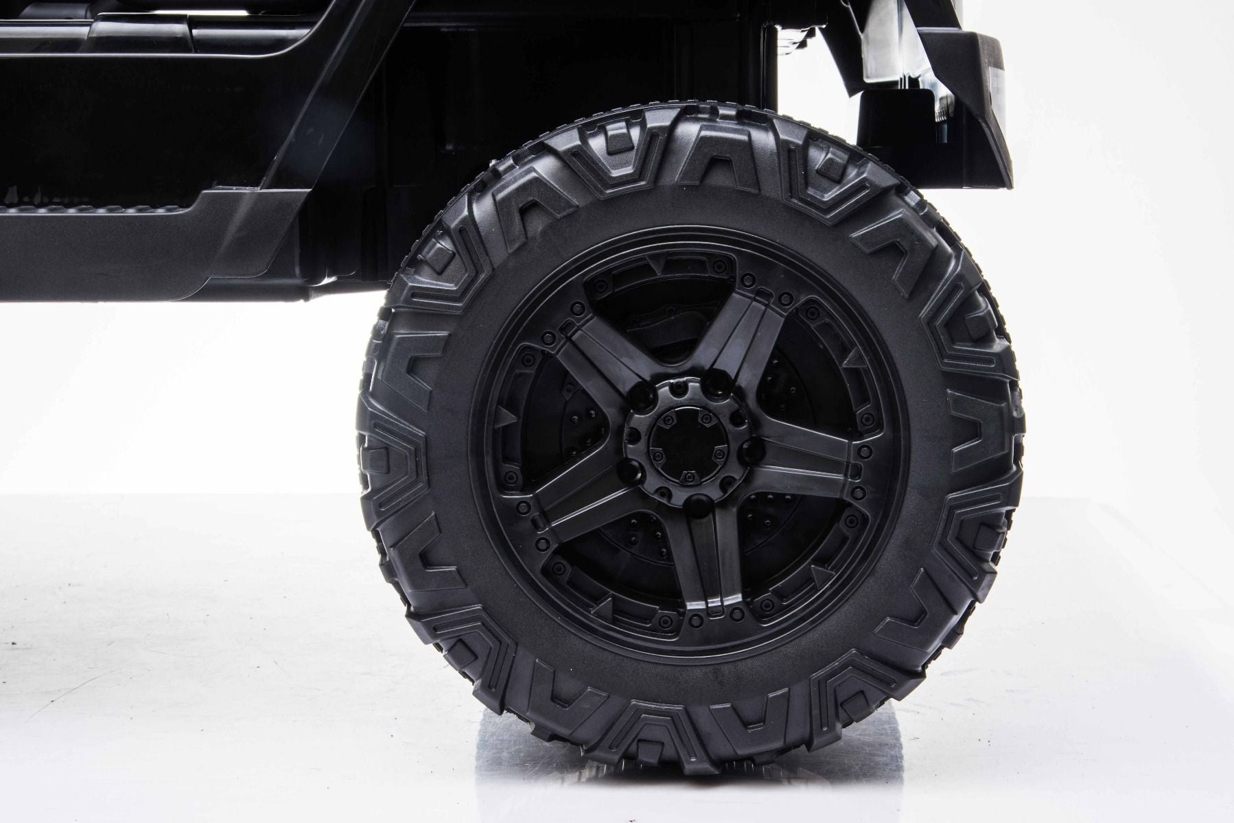 Kinder Elektroauto 12V Offroad Modell 2023 schwarz, hohes Fahrgestell, breiter Sitz, hängende Achsen, Elektroauto für kinder mit 2,4-GHz-Fernbedienung, MP3/USB , LED-Leuchten, elektroauto kinder ab 3-8 jahre