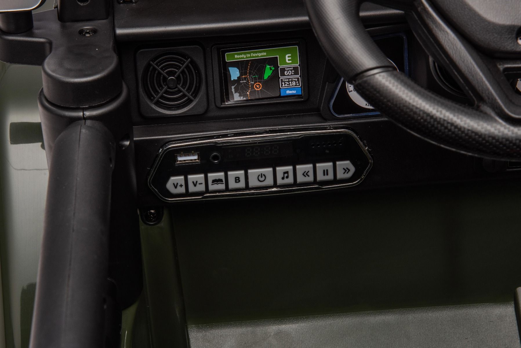 Elektrisches Aufsitzauto TOYOTA FJ CRUISER mit Hinterradantrieb, Schwarz, 12-V-Batterie, hohes Fahrgestell, breiter Sitz, Hinterachsfederung, LED-Leuchten, 2,4-GHz-Fernbedienung, MP3-Player mit USB/AUX-Eingang, lizenziert