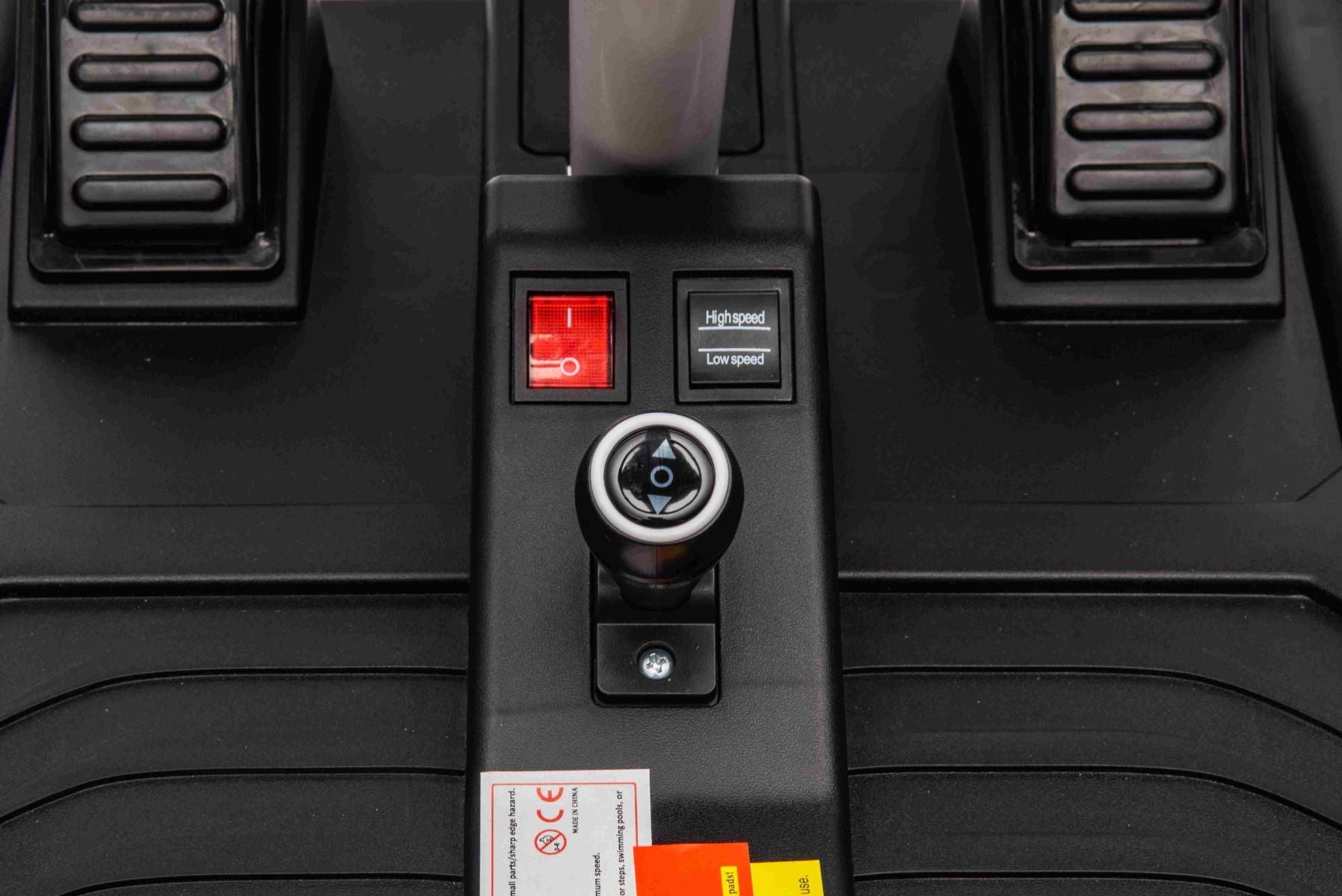 Elektrisches Aufsitz-Sportcart 24V, Weiß, weiche EVA-Räder, Kunstledersitz, sanfte Drift-Räder, 2 x 50W Motor, 24V Akku, massive Metallkonstruktion