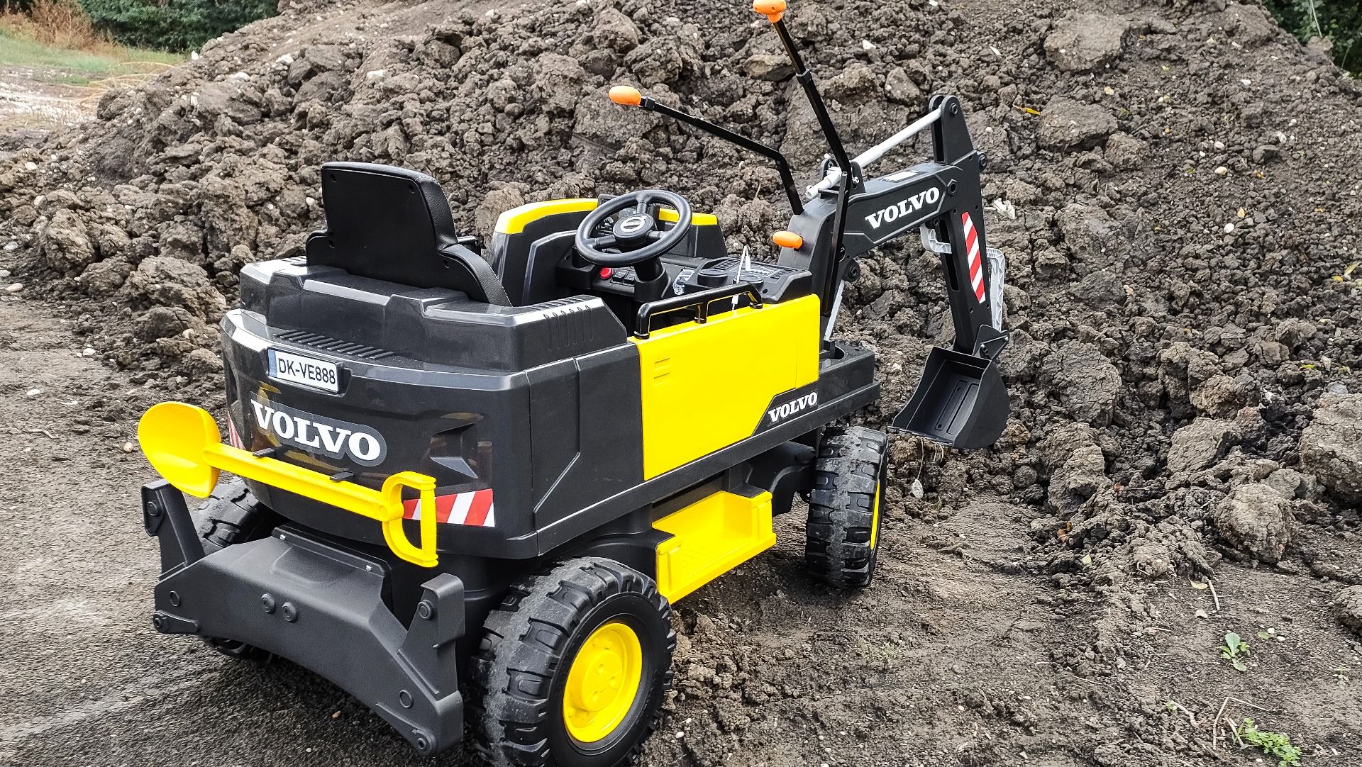 Elektrischer Bagger für Kinder Volvo Excavator 12V mit Baggerschaufel vorne, Einsitzer, gelb, weicher Kunstledersitz, MP3-Player mit USB/TF/AUX-Eingang, Heckantrieb, 2 x 35W Motor, EVA-Räder, 12V/14Ah Akku, lizenziert