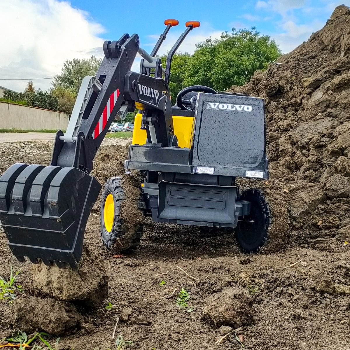 Elektrischer Bagger für Kinder Volvo Excavator 12V mit Baggerschaufel vorne, Einsitzer, gelb, weicher Kunstledersitz, MP3-Player mit USB/TF/AUX-Eingang, Heckantrieb, 2 x 35W Motor, EVA-Räder, 12V/14Ah Akku, lizenziert
