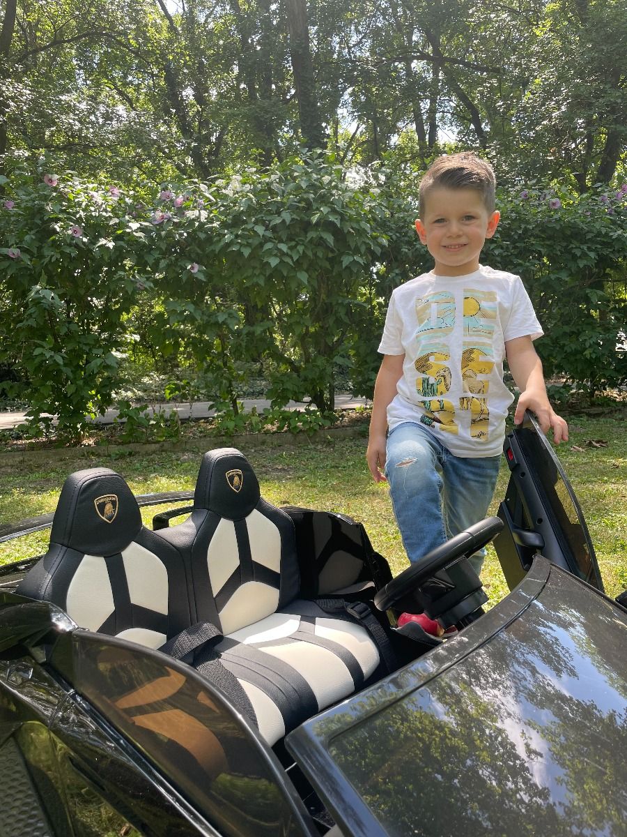 Elektroauto für Kinder Lamborghini Aventador 12V für zwei Benutzer, schwarz, vertikal öffnende Türen, 2 x 12V Motor, 12V Batterie, 2,4 GHz Fernbedienung, weiche EVA-Räder, Federung, Sanftanlauf, MP3-Player mit USB, Original lizenziert