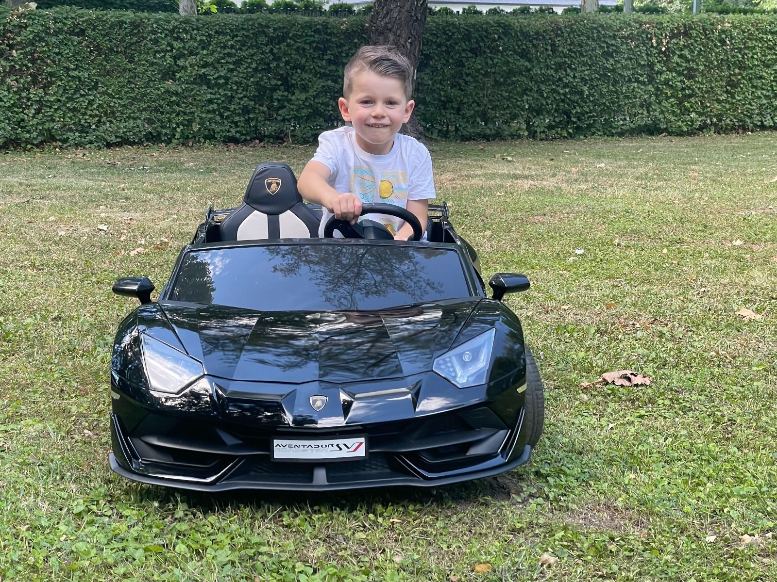 Elektroauto für Kinder Lamborghini Aventador 12V für zwei Benutzer, schwarz, vertikal öffnende Türen, 2 x 12V Motor, 12V Batterie, 2,4 GHz Fernbedienung, weiche EVA-Räder, Federung, Sanftanlauf, MP3-Player mit USB, Original lizenziert