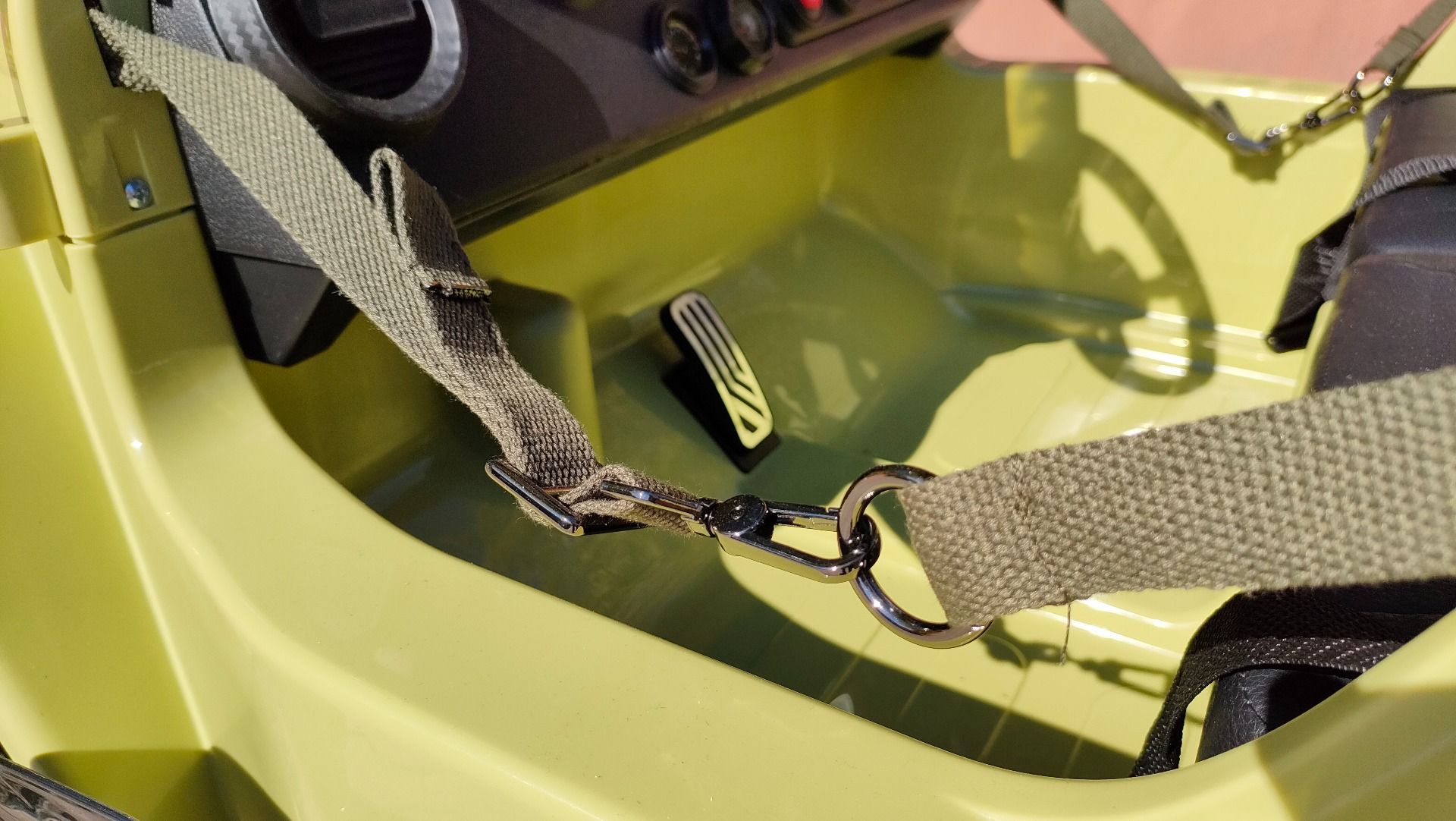 RIRICAR 4x4 Kinder Elektroauto 12V USA Army, 3 sitzer, Elektroauto für Kinder mit 2,4GHz Fernbedienung, MP3/USB/SD, Elektrofahrzeug Kinder ab 3-8 Jahre