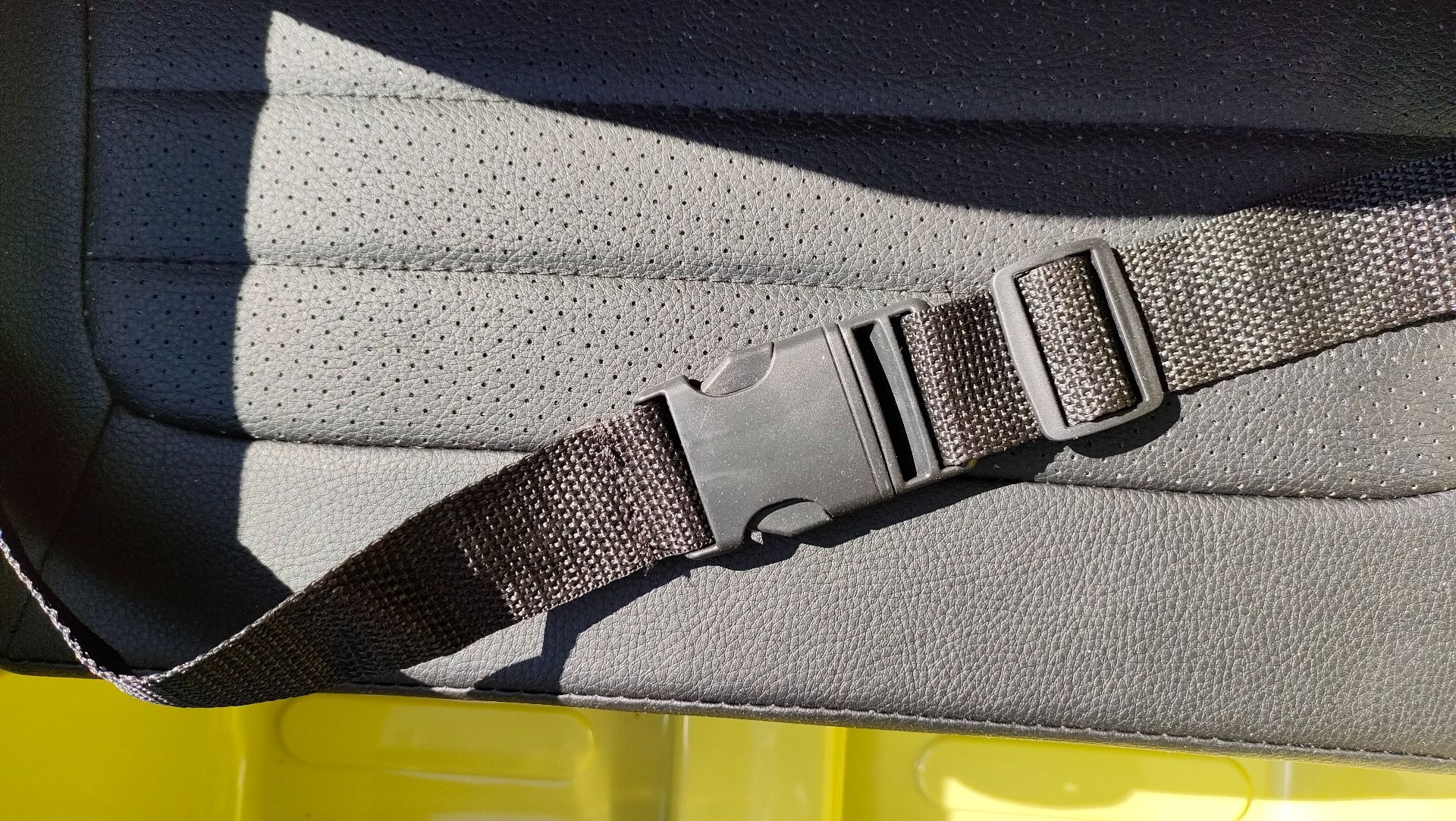 RIRICAR 4x4 Kinder Elektroauto 12V USA Army, 3 sitzer, Elektroauto für Kinder mit 2,4GHz Fernbedienung, MP3/USB/SD, Elektrofahrzeug Kinder ab 3-8 Jahre