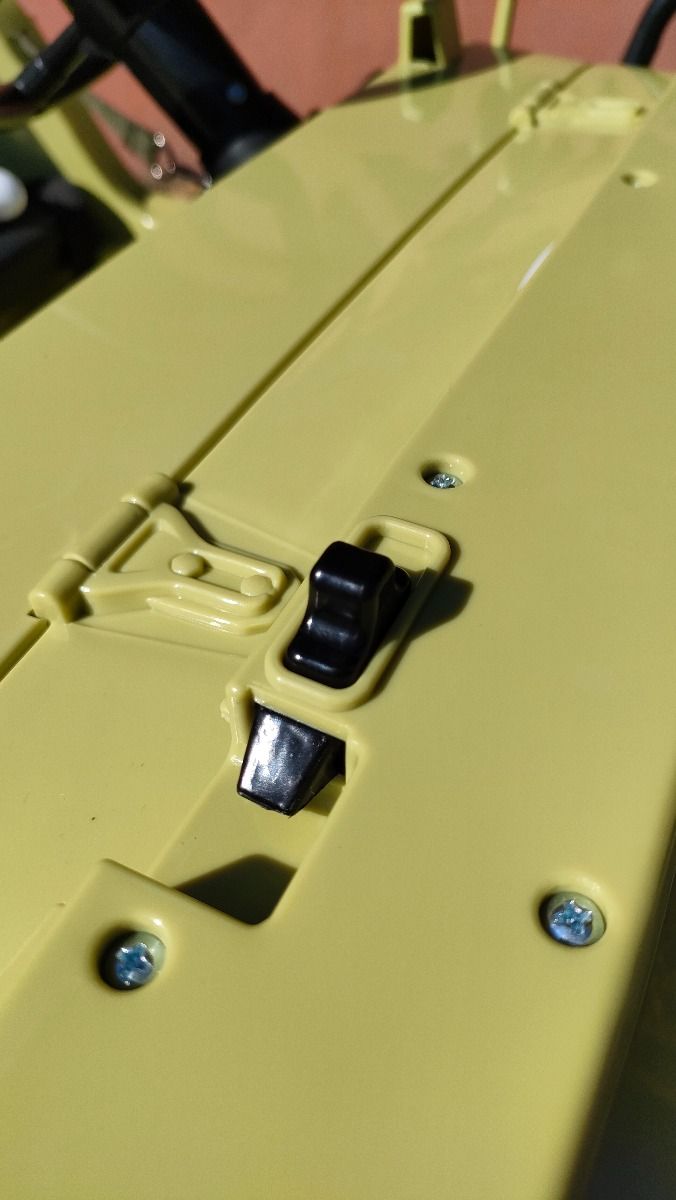 RIRICAR 4x4 Kinder Elektroauto 12V USA Army, 3 sitzer, Elektroauto für Kinder mit 2,4GHz Fernbedienung, MP3/USB/SD, Elektrofahrzeug Kinder ab 3-8 Jahre