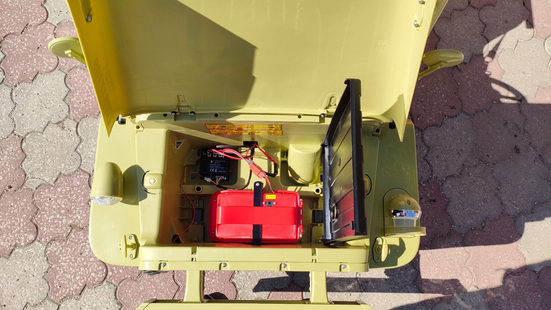 RIRICAR 4x4 Kinder Elektroauto 12V USA Army, 3 sitzer, Elektroauto für Kinder mit 2,4GHz Fernbedienung, MP3/USB/SD, Elektrofahrzeug Kinder ab 3-8 Jahre