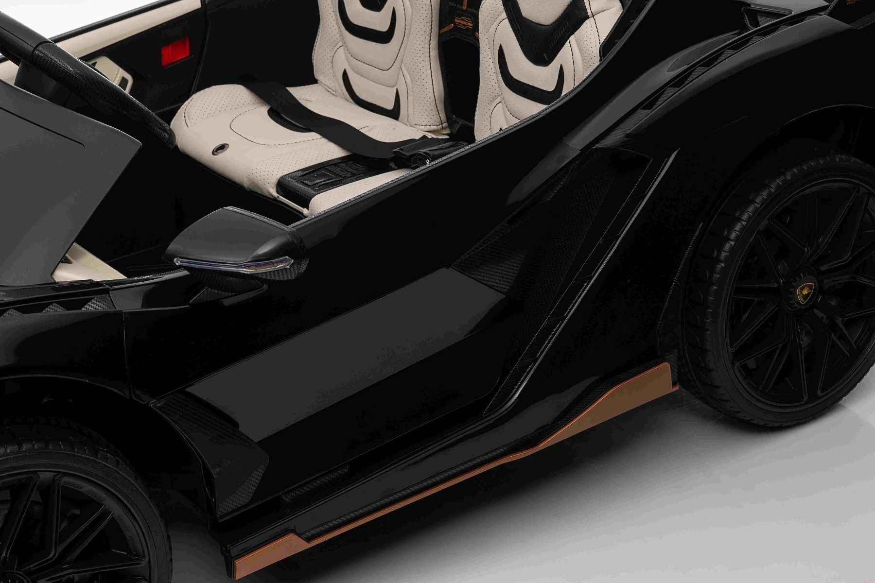 Elektro-Rutschauto Lamborghini Sian 4X4, schwarz, 12 V, 2,4 GHz-Fernbedienung, USB-/AUX-Eingang, Bluetooth, Federung, vertikal öffnende Türen, weiche EVA-Räder, LED-Leuchten, ORIGINAL-Lizenz