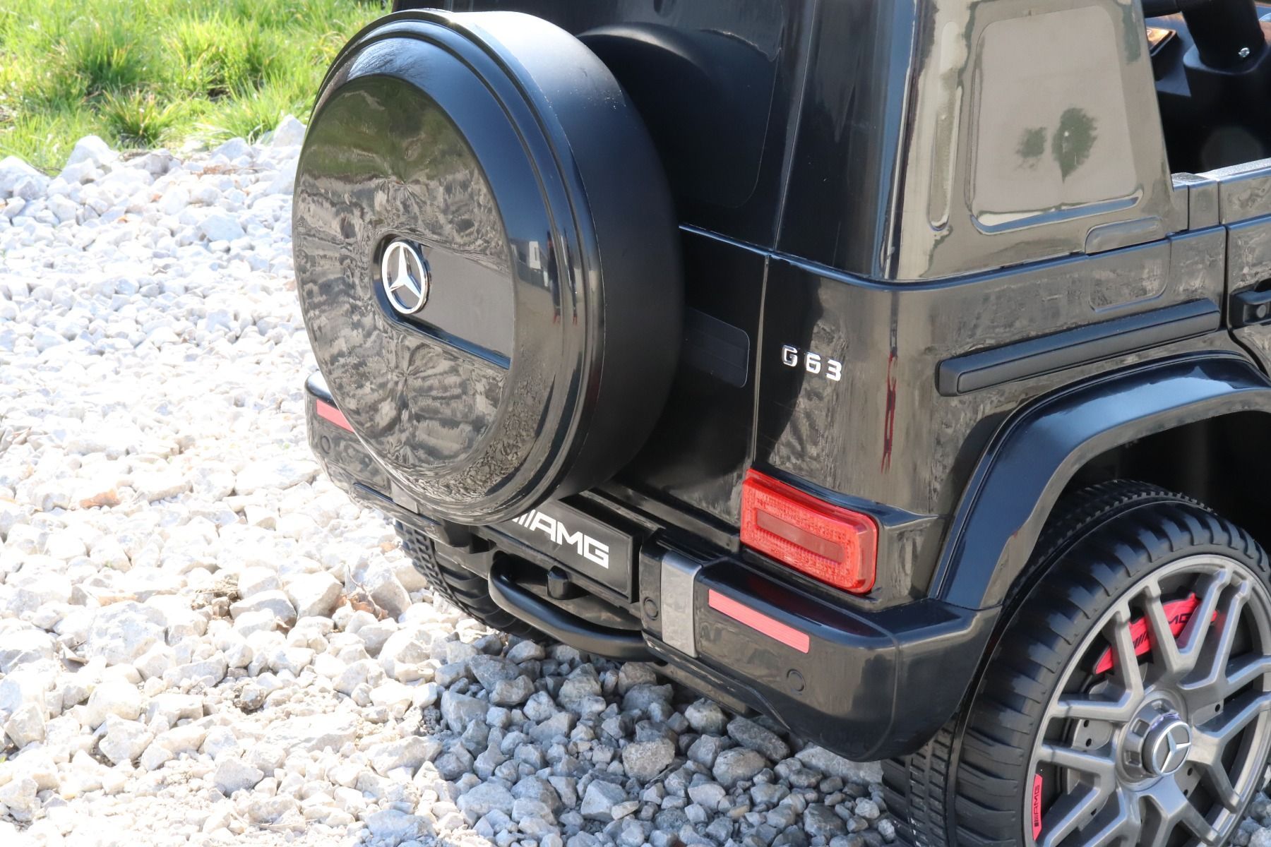 Elektroauto kinder Mercedes G Neu, Schwarz, Originallizenz, Batteriebetrieben, Türen öffnen, Einzelsitz, 2x Motor, 12 V Batterie, 2,4 GHz Fernbedienung, Hinterradfederung, Sanfter Start