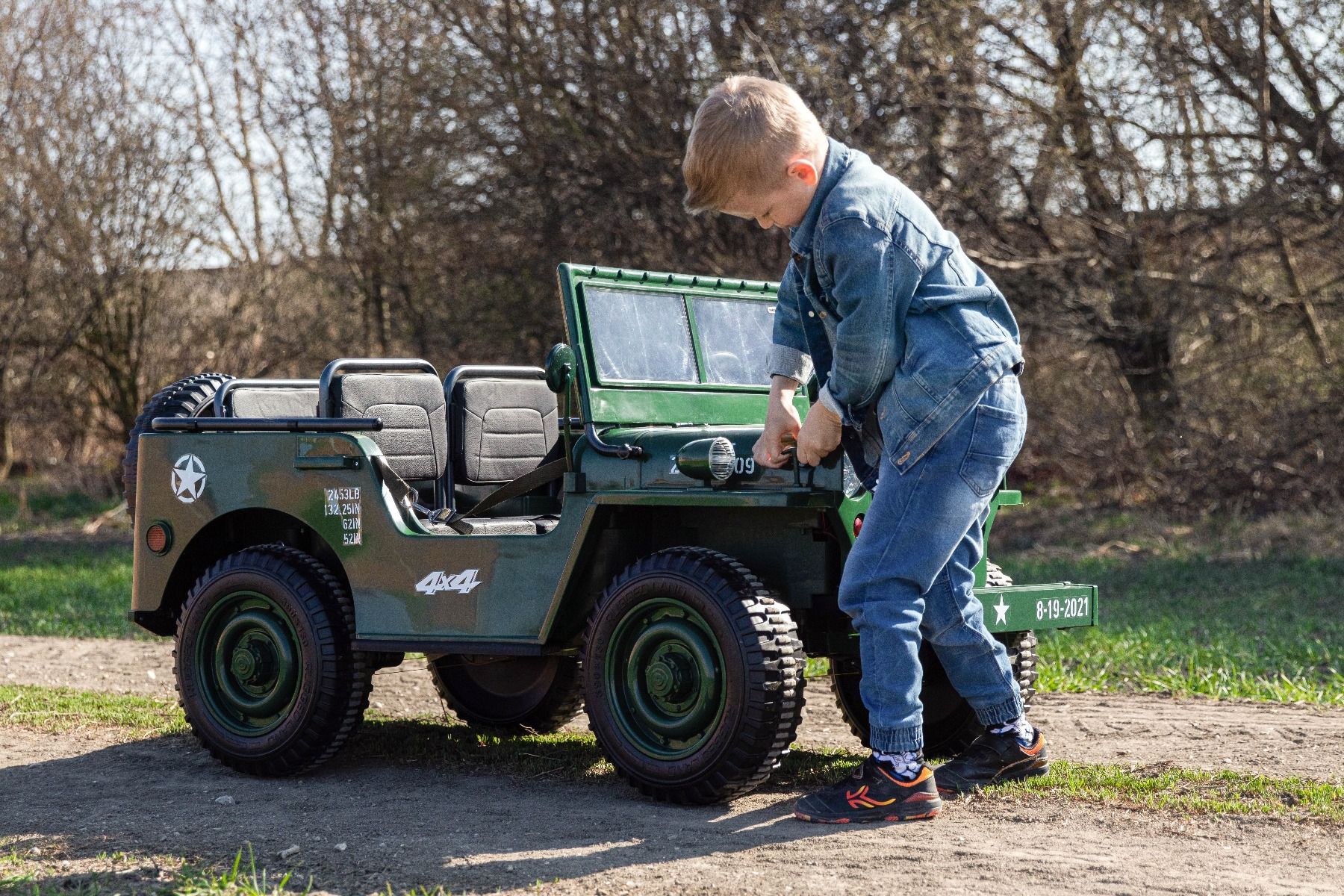 RIRICAR 4x4 Kinder Elektroauto 12V USA Army, 3 sitzer, Elektroauto für Kinder mit 2,4GHz Fernbedienung, MP3/USB/SD, Elektrofahrzeug Kinder ab 3-8 Jahre