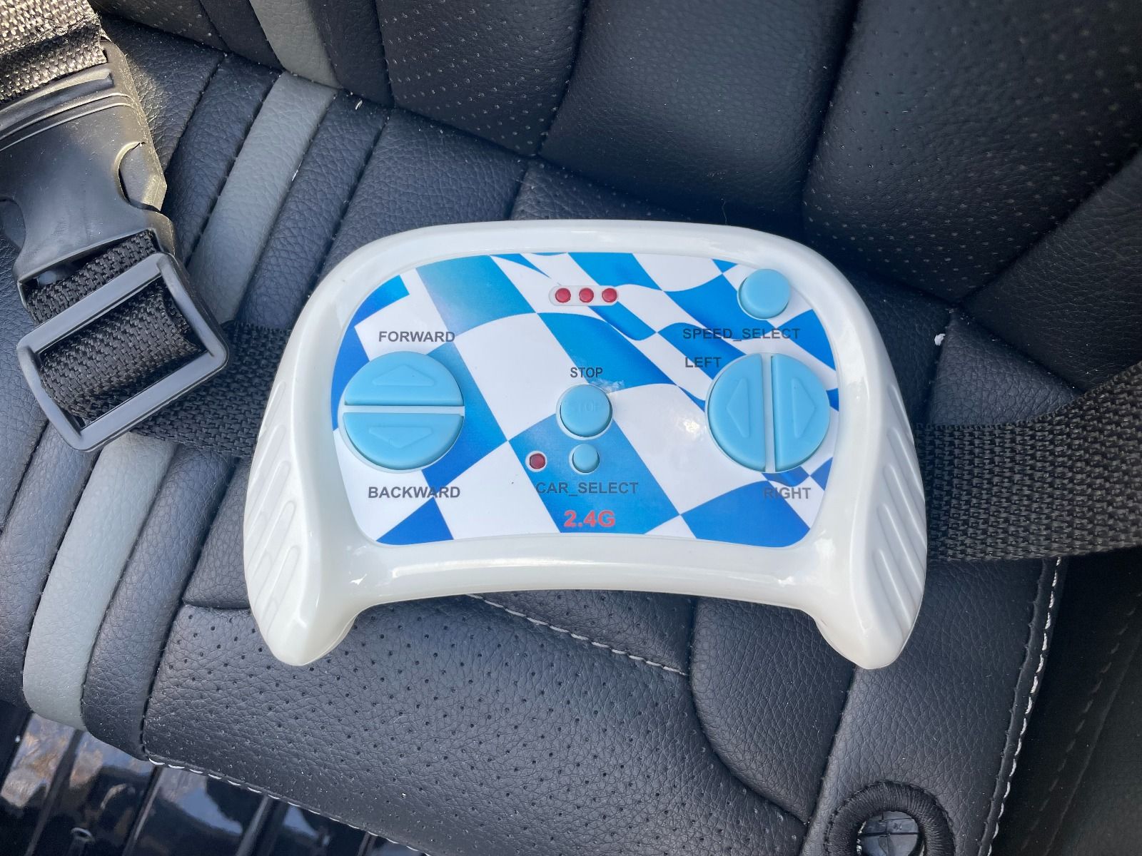 RIRICAR Elektroauto für Kinder 12V Jeep Wrangler, Weiß, kinder elektroauto 2 sitzer mit 2,4-GHz-Fernbedienung, Radio mit Bluetooth- und USB-Eingang, Lithium-Akku, Eva-Räder, elektrofahrzeug kinder ab 3-8 jahre