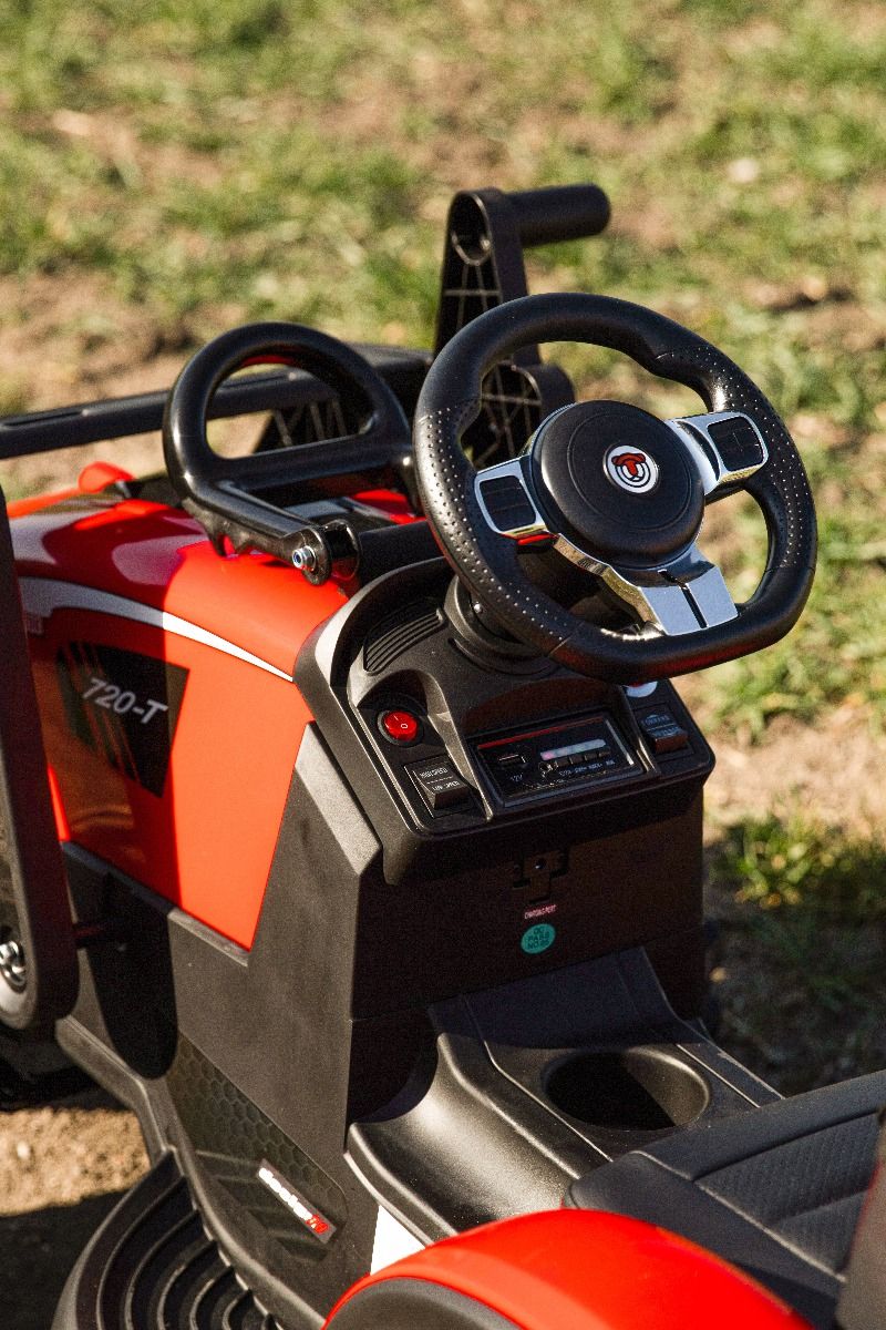 Elektrischer Traktor TOP-WORKER 12V mit Front-/Hecklader und Anhänger, Einsitzer, rot, 2,4-GHz-Fernbedienung, weicher PU-Sitz, MP3-Player mit USB-Eingang, Hinterradantrieb, 2 x 45W Motor, EVA-Räder, 12V / 10Ah Akku