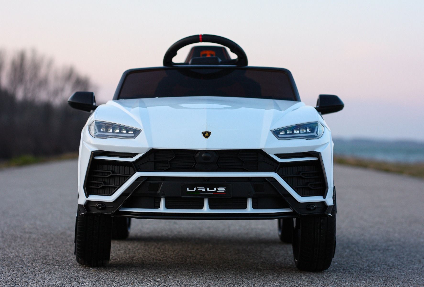Kinder elektroauto 12V Lamborghini URUS, weiß, original lizenziert, 2x Motor, 12V Batterie, Elektroauto für kinder mit 2,4-GHz-Fernbedienung, weiche EVA-Räder, Federung, Elektrofahrzeug kinder ab 3 bis 6 jahre